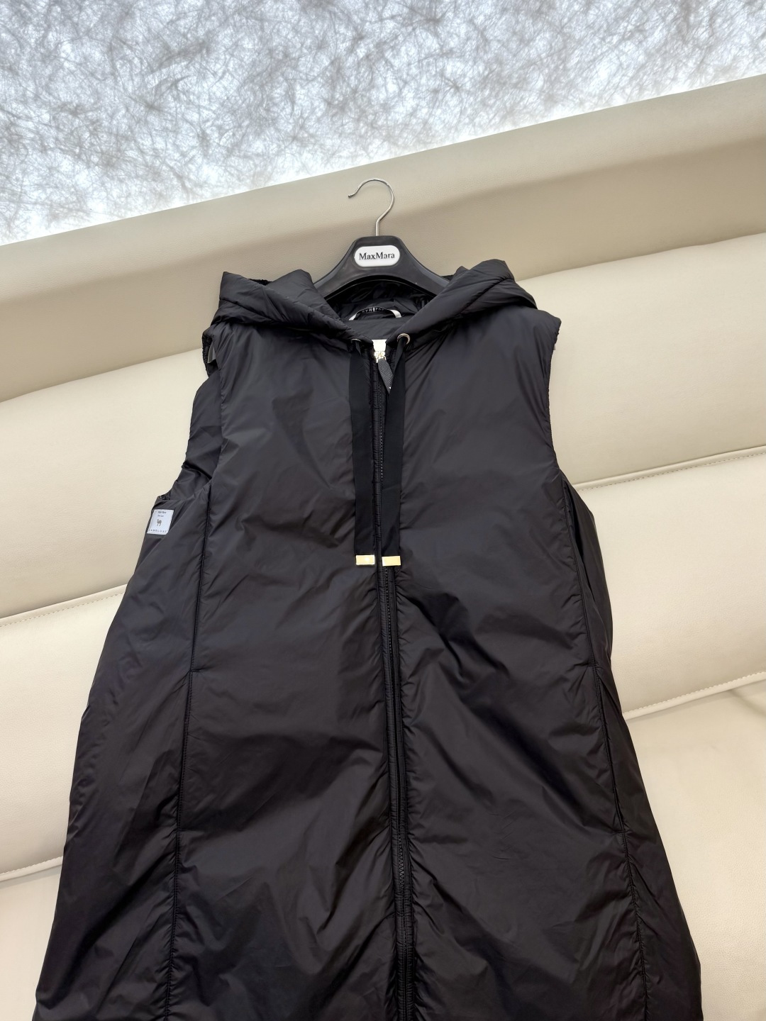 M686#新款驼绒服⚠️2025。
Max 48% 骆驼绒 4%桑蚕丝 进口面料 骆驼绒长马甲 黑色 咖