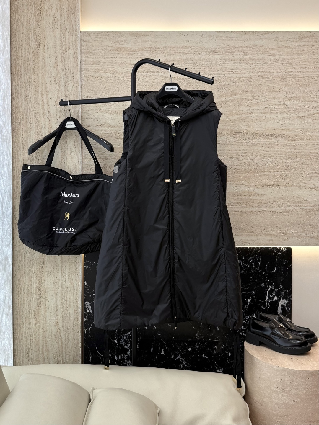 NO:476988,With dust bag M686# new camel fur jacket Max 48 camel fur 4 mulberry silk Imported fabric camel fur long vest black brown off white navy blue 38/40/42 size PS This price includes primary color high-quality cloth bag storage bag, alexander wang19860909配防尘袋M686#新款驼绒服 Max 48 骆驼绒 4桑蚕丝 进口面料 骆驼绒长马甲 黑色 咖色 米白色 藏青色 38/40/42 码 PS此价格含原色高品质布包收纳袋,,alexander wang,Women's clothing