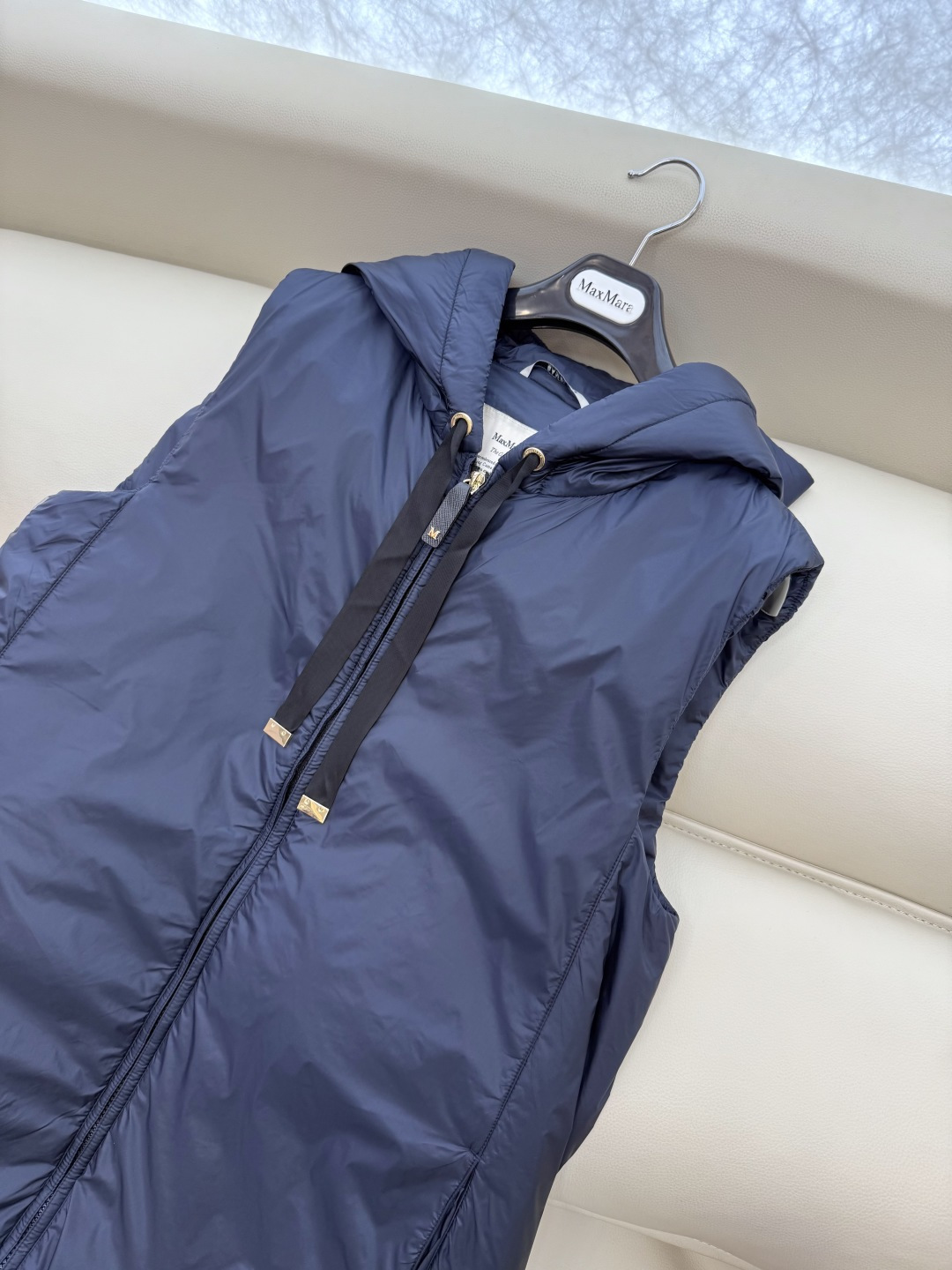 M686#新款驼绒服⚠️2025。
Max 48% 骆驼绒 4%桑蚕丝 进口面料 骆驼绒长马甲 黑色 咖