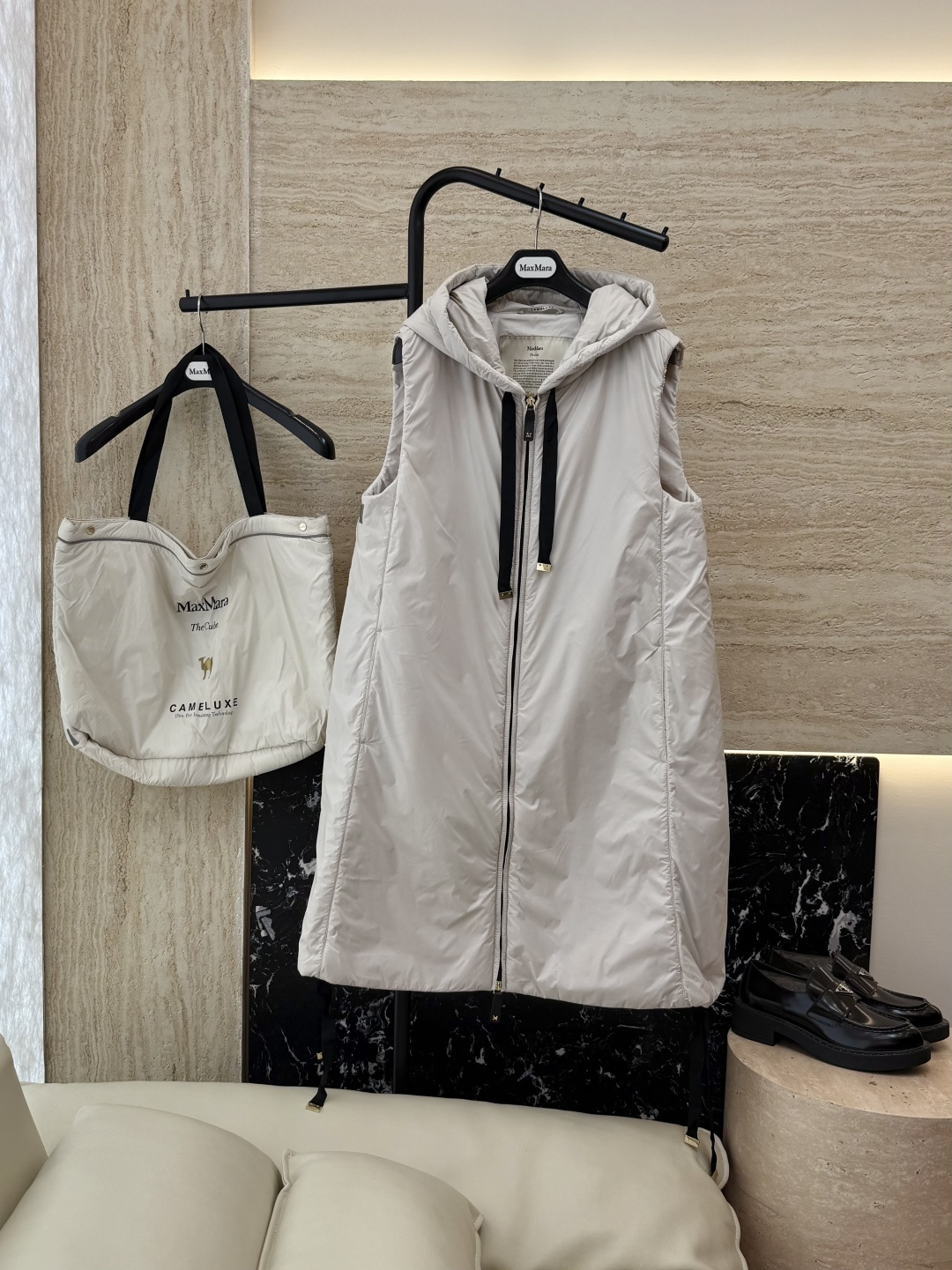 NO:476978,With dust bag M686# new camel fur jacket Max 48 camel fur 4 mulberry silk Imported fabric camel fur long vest black brown off white navy blue 38/40/42 size PS This price includes primary color high-quality cloth bag storage bag, alexander wang19860909配防尘袋M686#新款驼绒服 Max 48 骆驼绒 4桑蚕丝 进口面料 骆驼绒长马甲 黑色 咖色 米白色 藏青色 38/40/42 码 PS此价格含原色高品质布包收纳袋,,alexander wang,Women's clothing