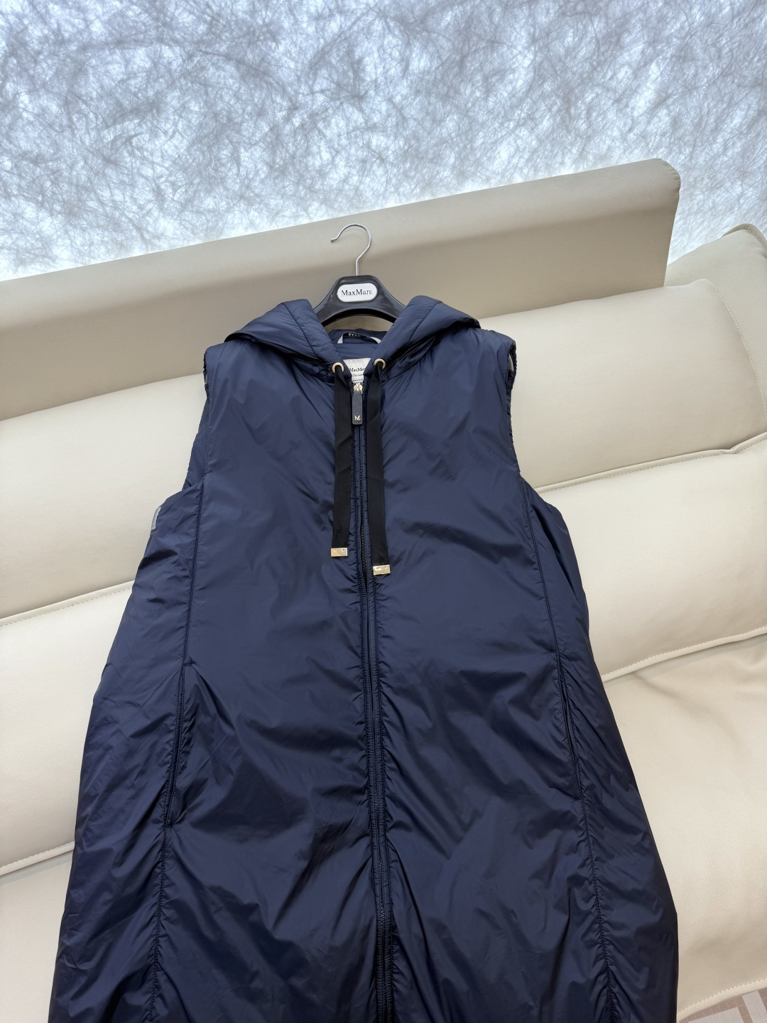 M686#新款驼绒服⚠️2025。
Max 48% 骆驼绒 4%桑蚕丝 进口面料 骆驼绒长马甲 黑色 咖