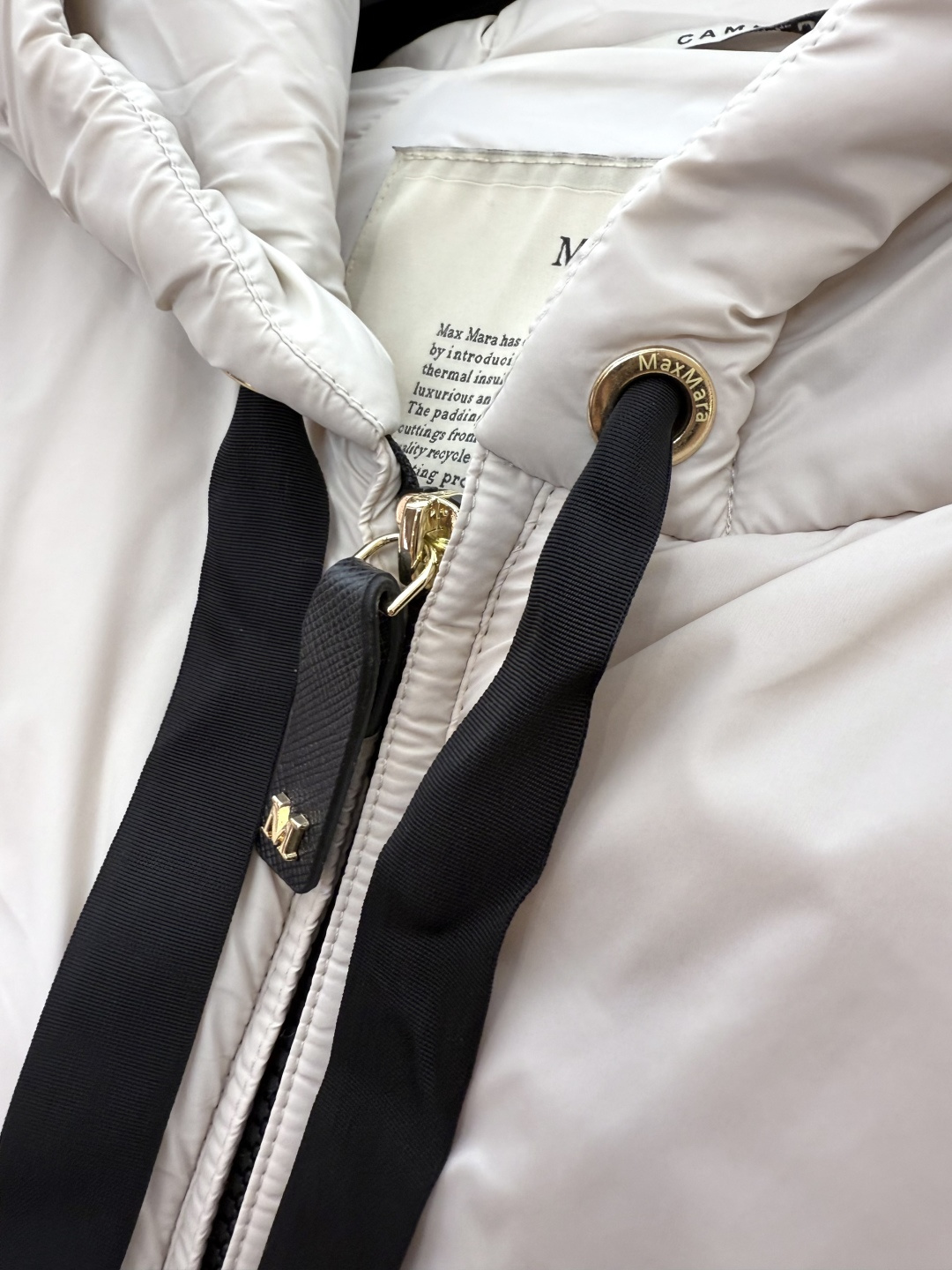 M686#新款驼绒服⚠️2025。
Max 48% 骆驼绒 4%桑蚕丝 进口面料 骆驼绒长马甲 黑色 咖