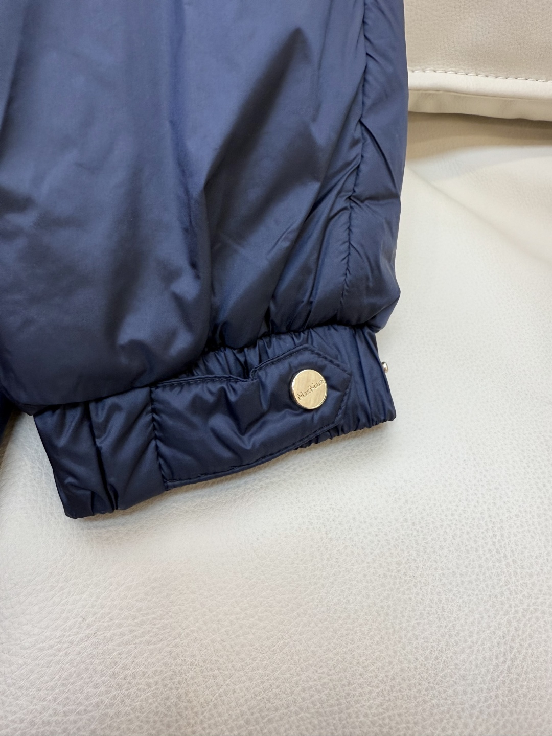 M694#新款驼绒服⚠️2025。
Max 48% 骆驼绒 4%桑蚕丝 进口面料 骆驼绒长袖外套 咖色 