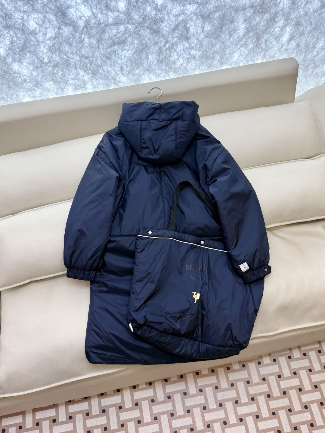 M694#新款驼绒服⚠️2025。
Max 48% 骆驼绒 4%桑蚕丝 进口面料 骆驼绒长袖外套 咖色 