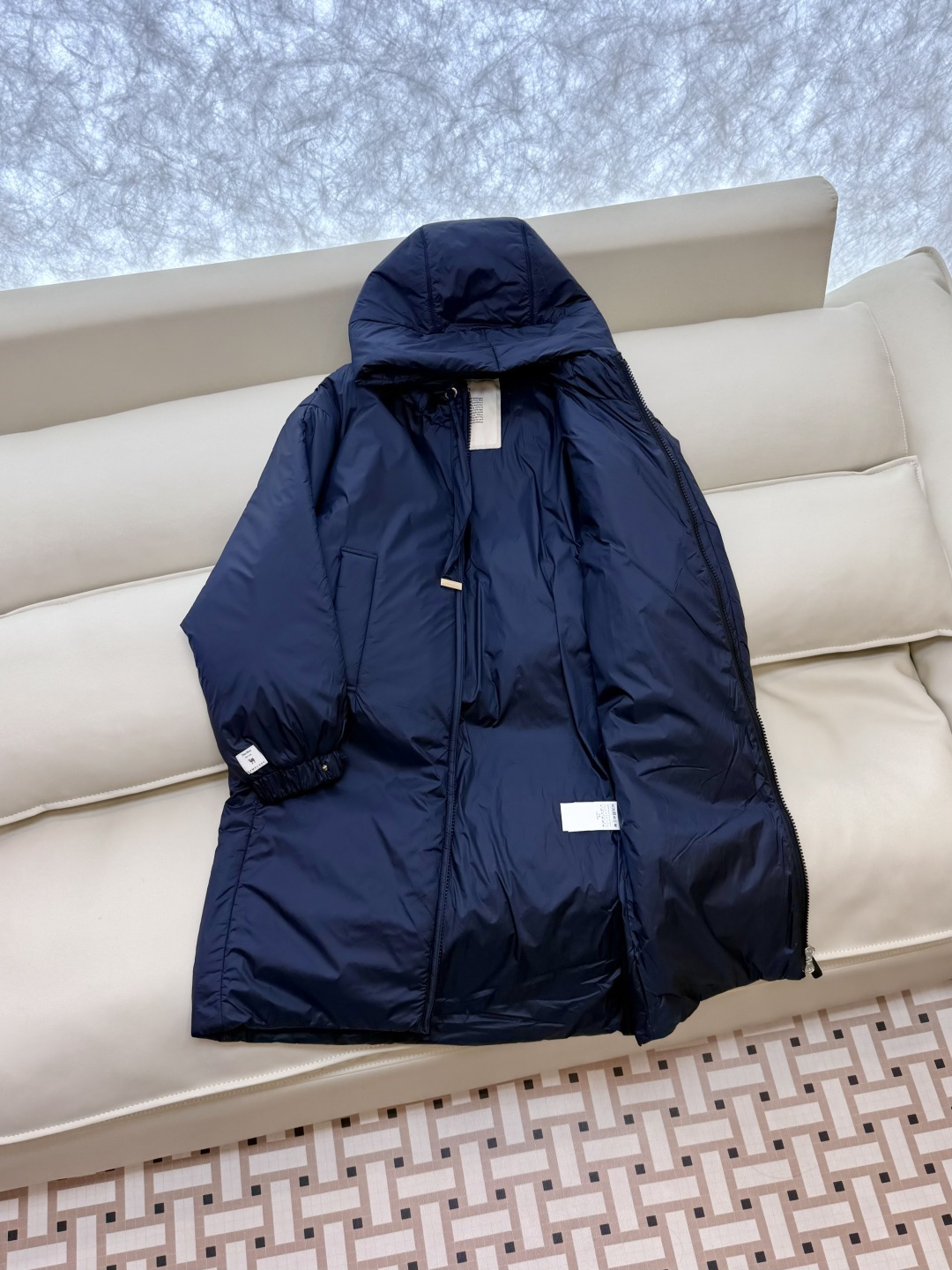 M694#新款驼绒服⚠️2025。
Max 48% 骆驼绒 4%桑蚕丝 进口面料 骆驼绒长袖外套 咖色 