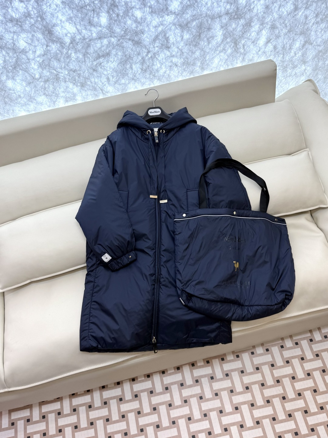 M694#新款驼绒服⚠️2025。
Max 48% 骆驼绒 4%桑蚕丝 进口面料 骆驼绒长袖外套 咖色 