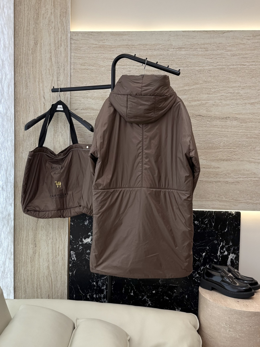 M694#新款驼绒服⚠️2025。
Max 48% 骆驼绒 4%桑蚕丝 进口面料 骆驼绒长袖外套 咖色 