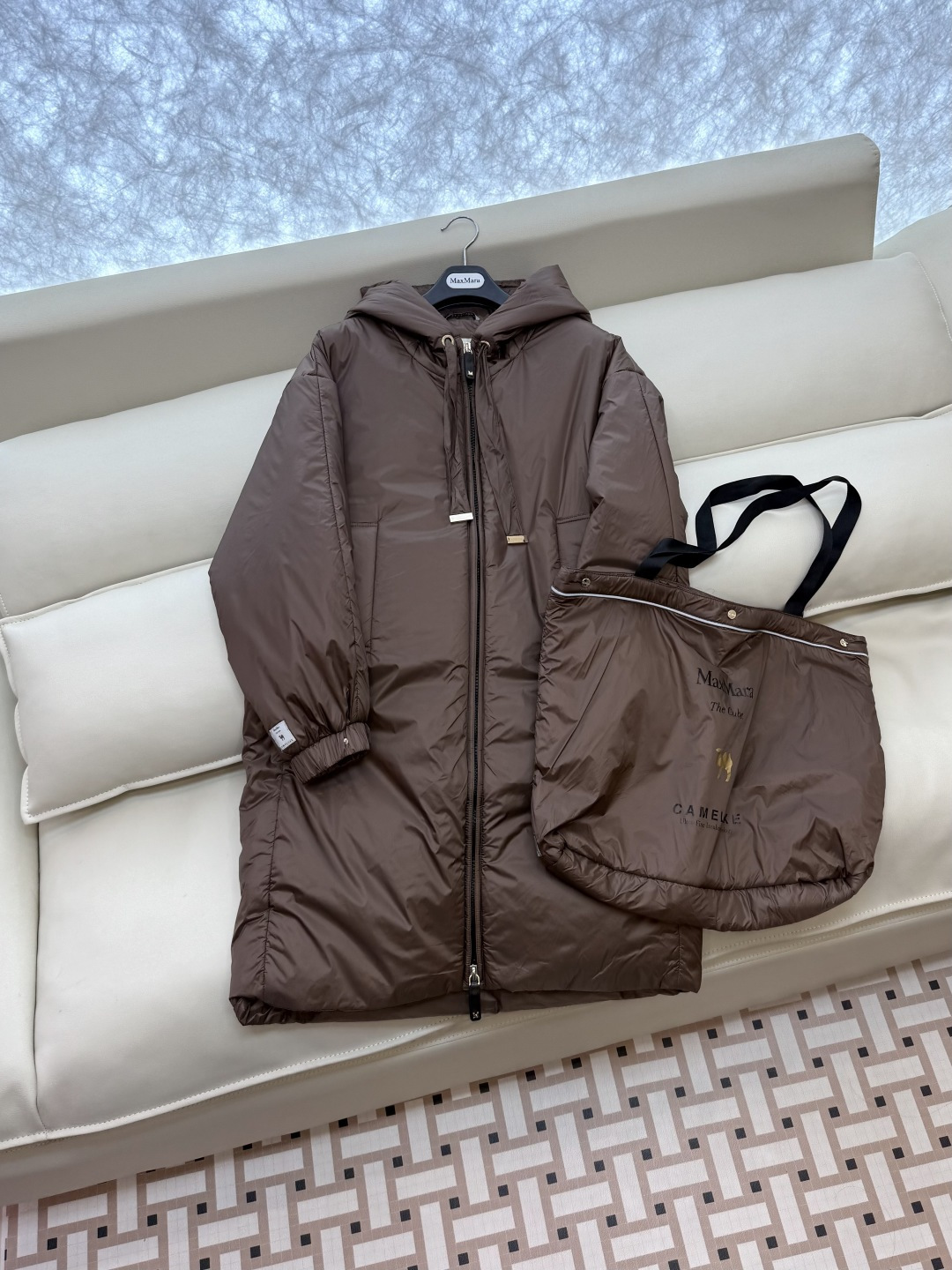 M694#新款驼绒服⚠️2025。
Max 48% 骆驼绒 4%桑蚕丝 进口面料 骆驼绒长袖外套 咖色 