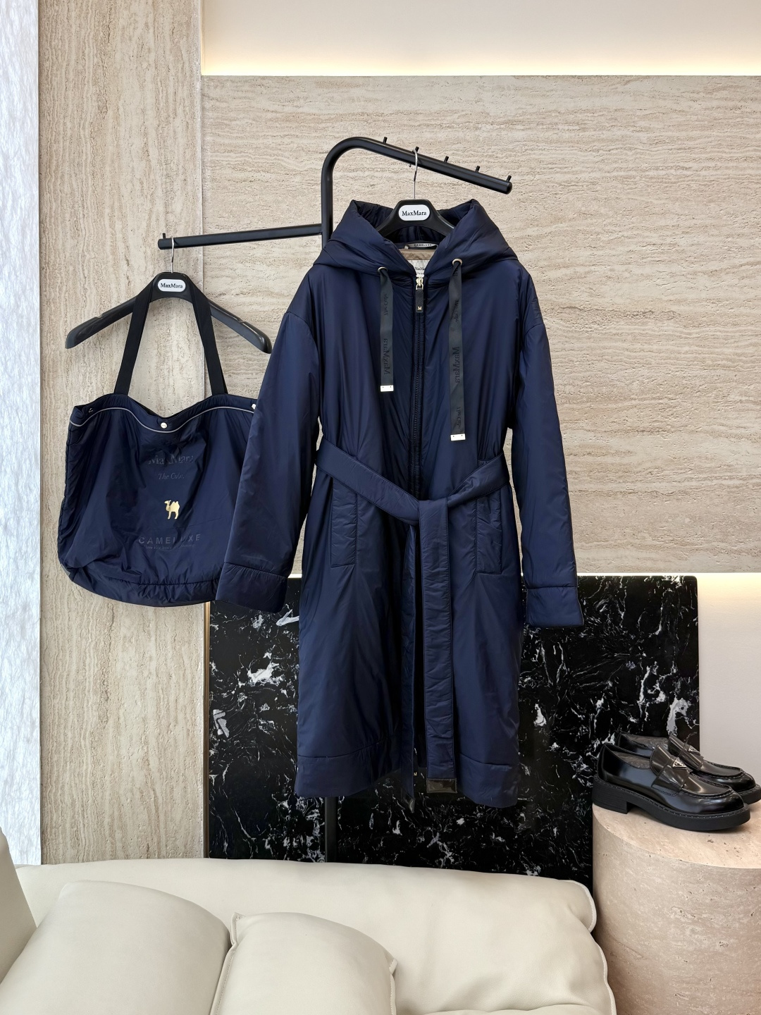 NO:477007,With dust bag M683# new camel fleece jacket Max 48 camel fleece 4 mulberry silk Imported fabric camel fleece long-sleeved jacket Clay Navy Brown Black 38/40/42 Size PS This price includes primary color high-quality cloth bag storage bag, Jackets & coats, alexander wang19860909配防尘袋M683#新款驼绒服 Max 48 骆驼绒 4桑蚕丝 进口面料 骆驼绒长袖外套 咖色 藏青色 棕色 黑色 38/40/42 码 PS此价格含原色高品质布包收纳袋,,jackets & coats,alexander wang,Women's clothing