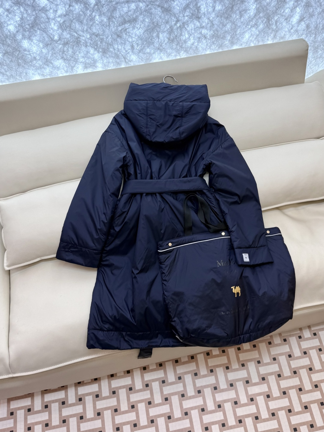 M683#新款驼绒服⚠️2025。
Max 48% 骆驼绒 4%桑蚕丝 进口面料 骆驼绒长袖外套 咖色 