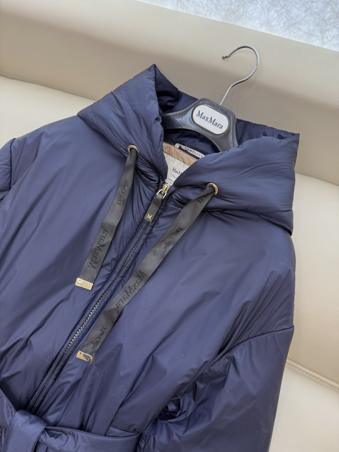 M683#新款驼绒服⚠️2025。
Max 48% 骆驼绒 4%桑蚕丝 进口面料 骆驼绒长袖外套 咖色 