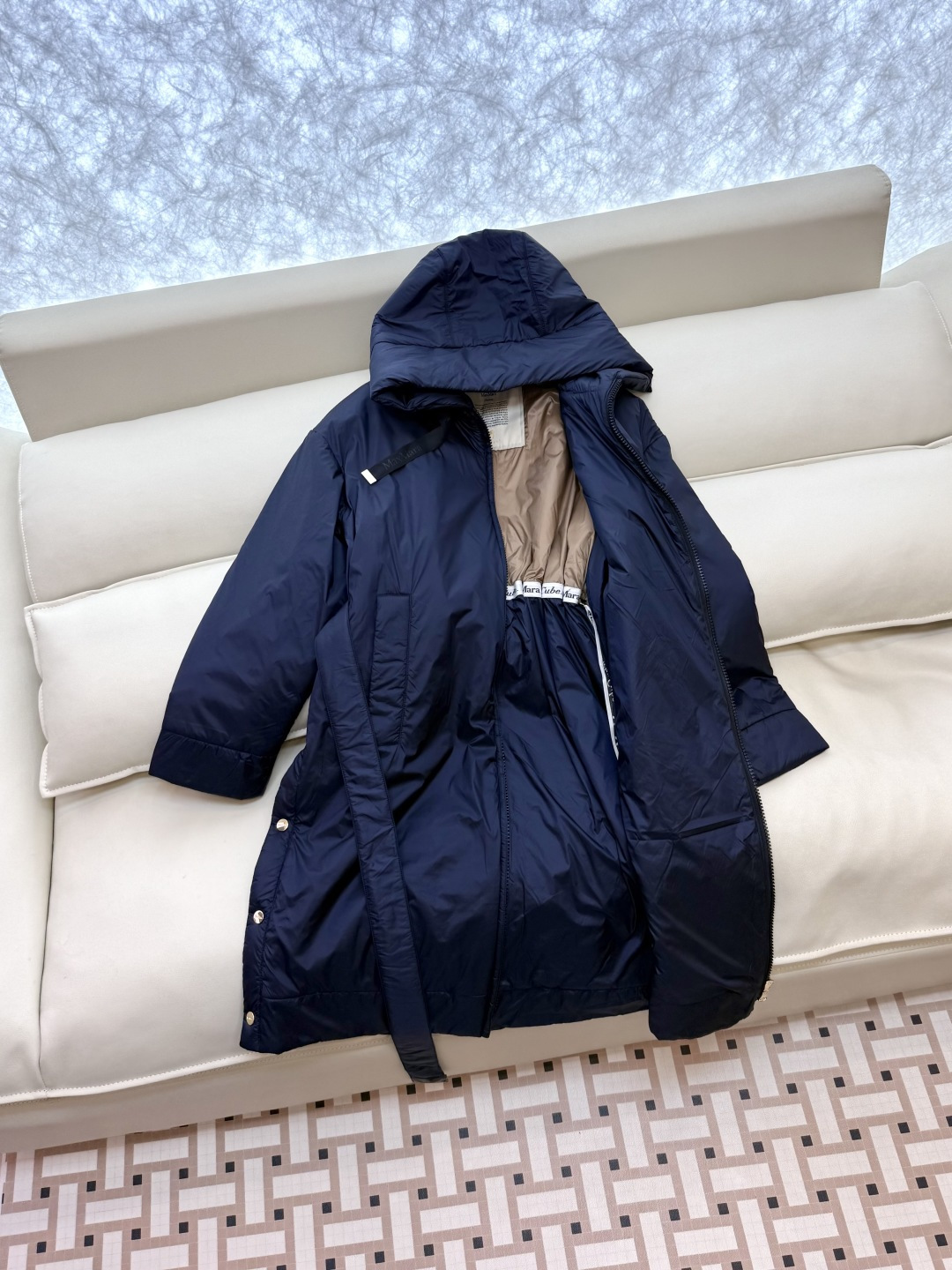 M683#新款驼绒服⚠️2025。
Max 48% 骆驼绒 4%桑蚕丝 进口面料 骆驼绒长袖外套 咖色 