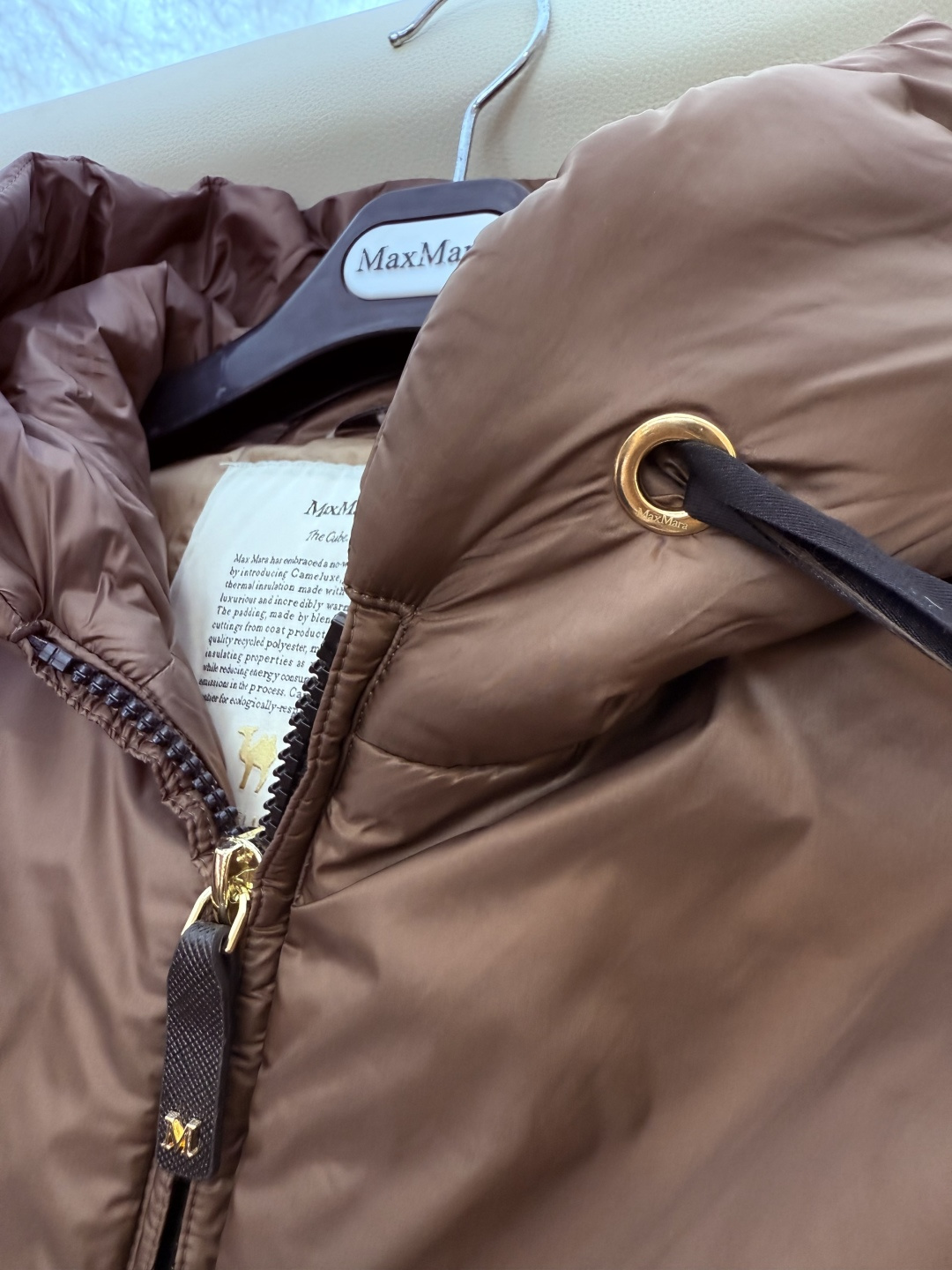 M683#新款驼绒服⚠️2025。
Max 48% 骆驼绒 4%桑蚕丝 进口面料 骆驼绒长袖外套 咖色 