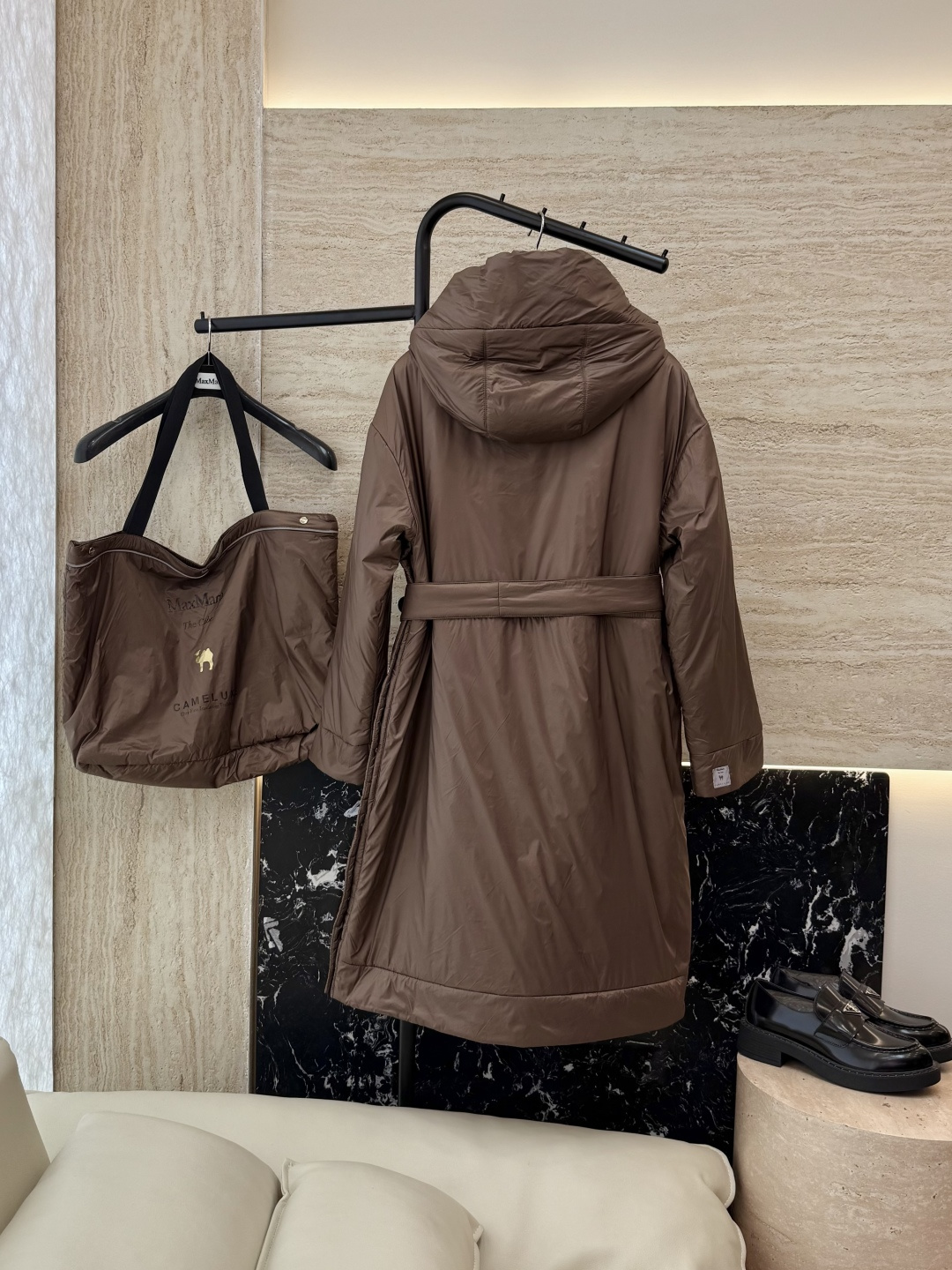 M683#新款驼绒服⚠️2025。
Max 48% 骆驼绒 4%桑蚕丝 进口面料 骆驼绒长袖外套 咖色 