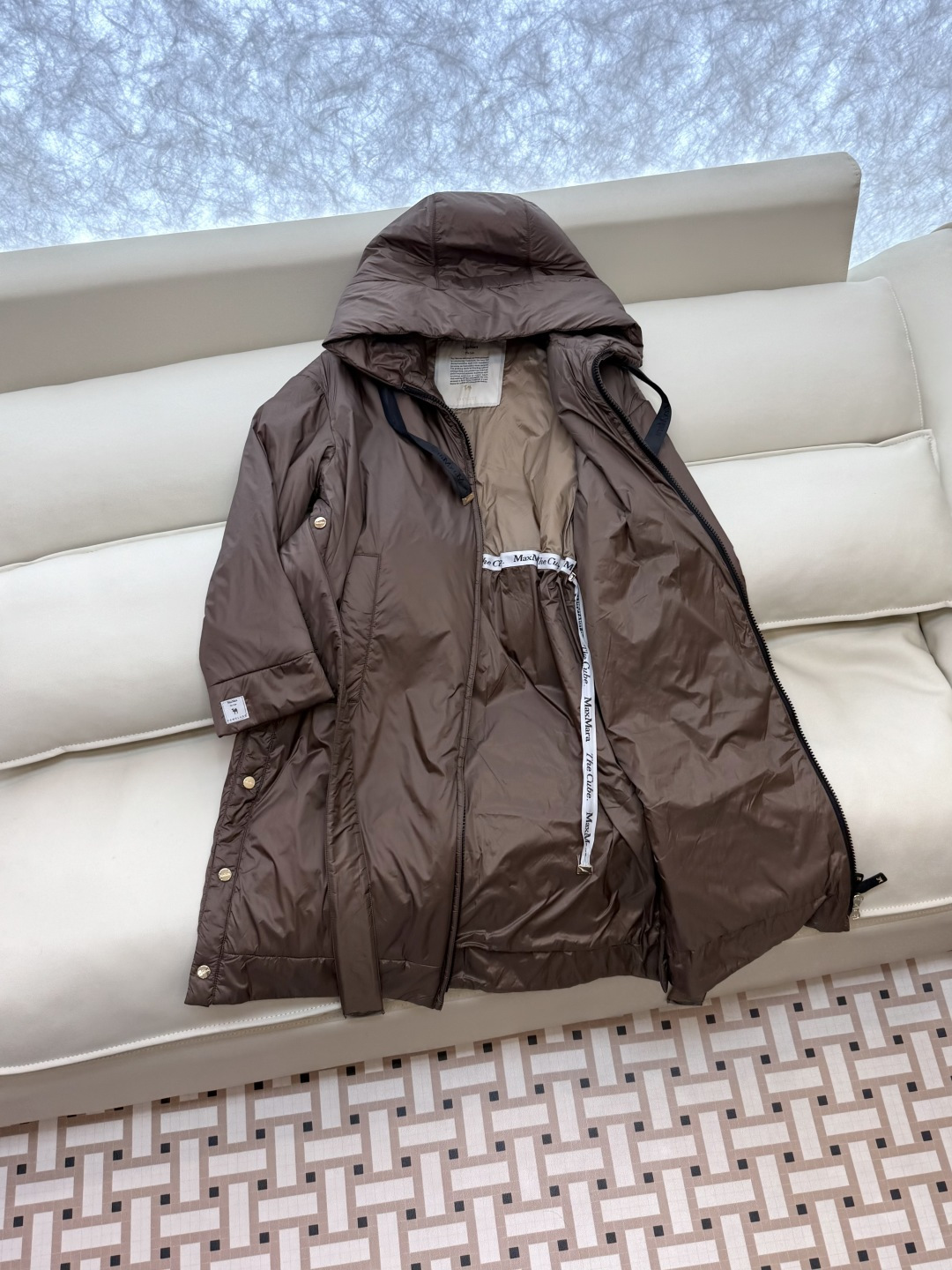 M683#新款驼绒服⚠️2025。
Max 48% 骆驼绒 4%桑蚕丝 进口面料 骆驼绒长袖外套 咖色 