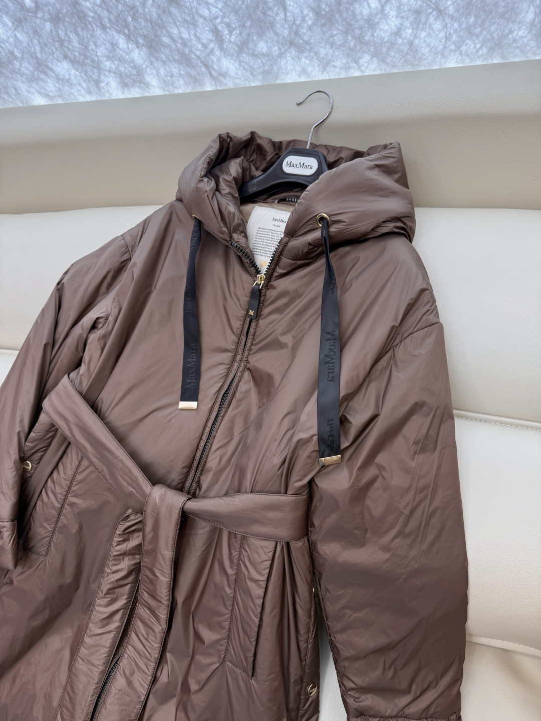 M683#新款驼绒服⚠️2025。
Max 48% 骆驼绒 4%桑蚕丝 进口面料 骆驼绒长袖外套 咖色 