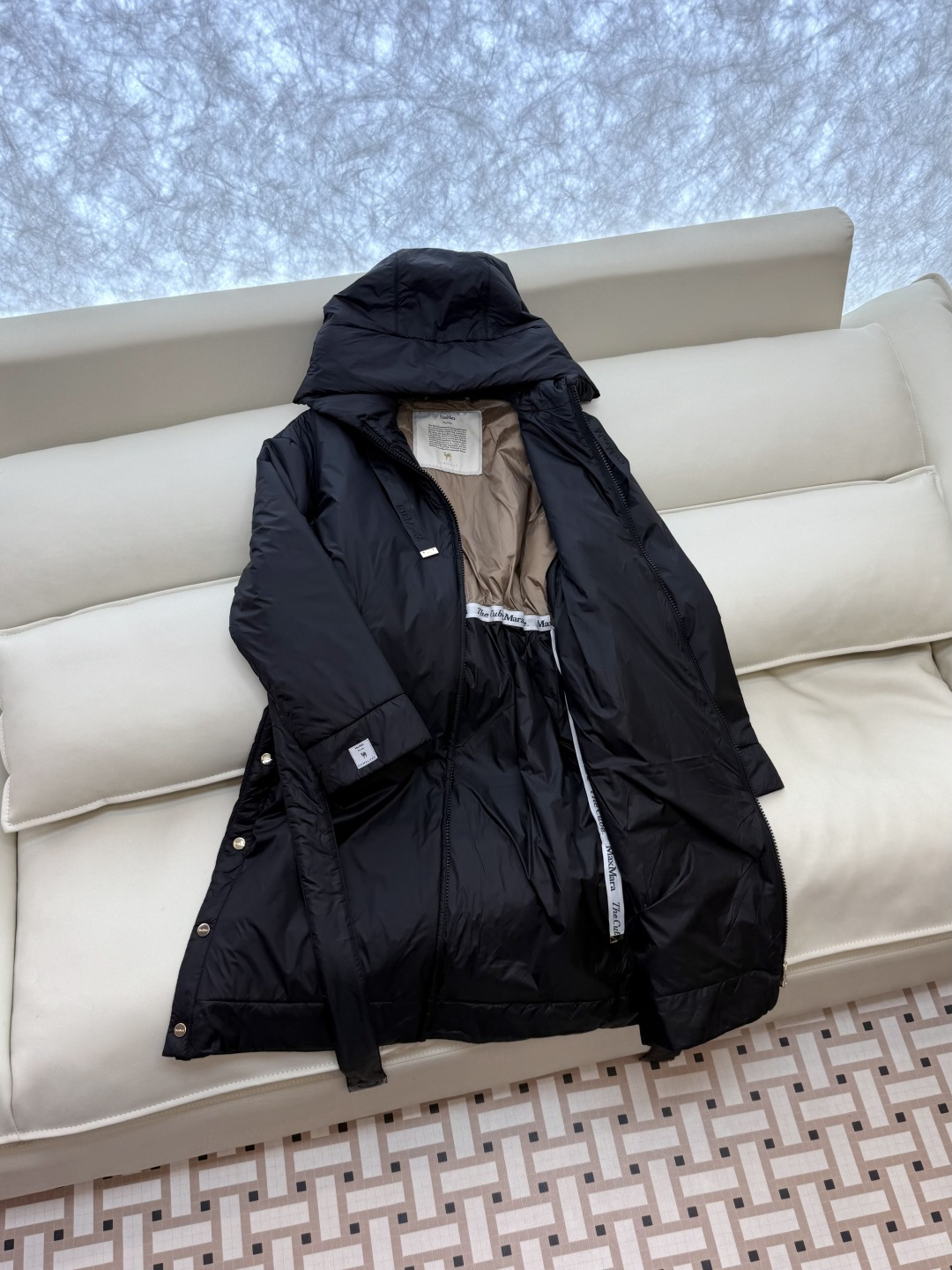 M683#新款驼绒服⚠️2025。
Max 48% 骆驼绒 4%桑蚕丝 进口面料 骆驼绒长袖外套 咖色 