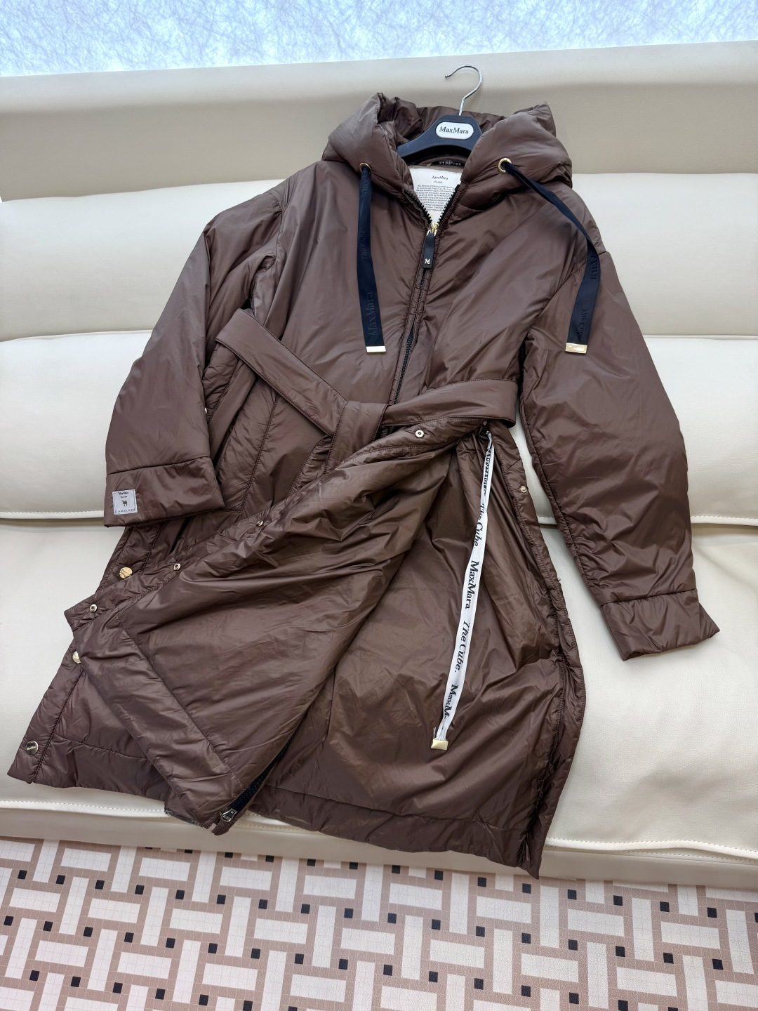 M683#新款驼绒服⚠️2025。
Max 48% 骆驼绒 4%桑蚕丝 进口面料 骆驼绒长袖外套 咖色 