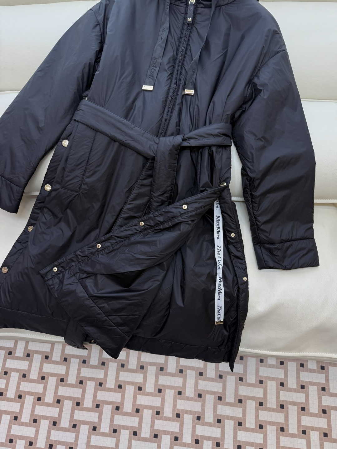 M683#新款驼绒服⚠️2025。
Max 48% 骆驼绒 4%桑蚕丝 进口面料 骆驼绒长袖外套 咖色 