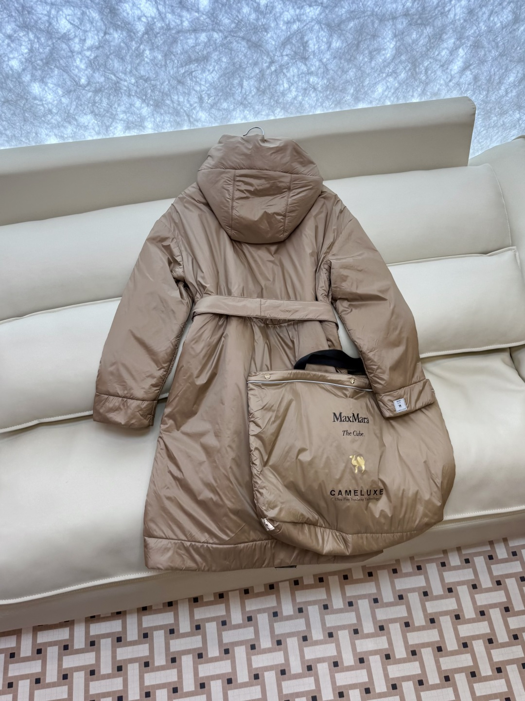 M683#新款驼绒服⚠️2025。
Max 48% 骆驼绒 4%桑蚕丝 进口面料 骆驼绒长袖外套 咖色 