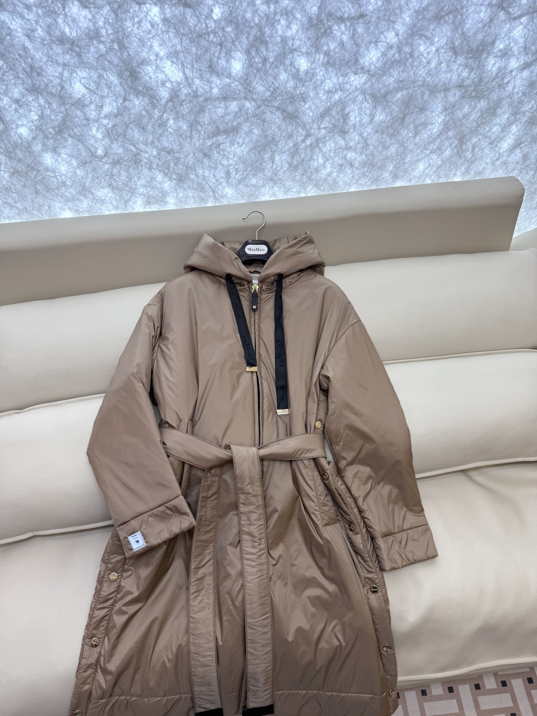 M683#新款驼绒服⚠️2025。
Max 48% 骆驼绒 4%桑蚕丝 进口面料 骆驼绒长袖外套 咖色 