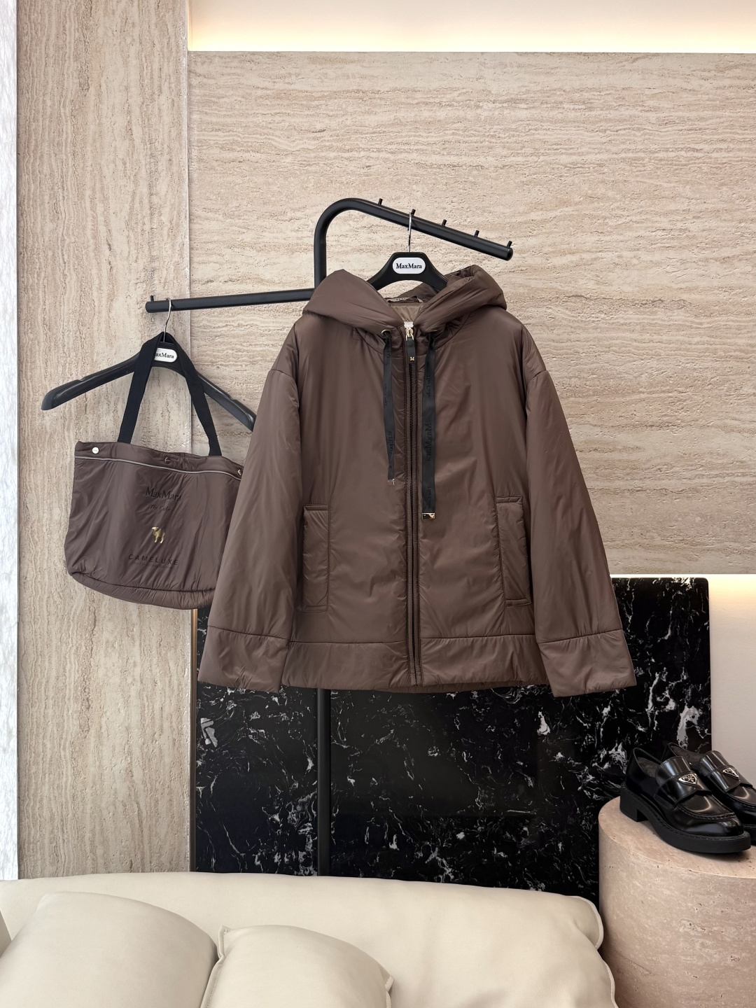 NO:477018,With dust bag M680# new camel velvet jacket Max zipper style 48 camel velvet 4 mulberry silk Imported fabric camel velvet cotton jacket Champagne red-brown black Navy blue 38/40/42 size PS This price includes primary color high-quality cloth bag storage bag, alexander wang19860909配防尘袋M680#新款驼绒服 Max拉链款 48 骆驼绒 4桑蚕丝 进口面料 骆驼绒棉服 香槟色 红棕色 黑色 藏青色 38/40/42 码 PS此价格含原色高品质布包收纳袋,,alexander wang,Women's clothing