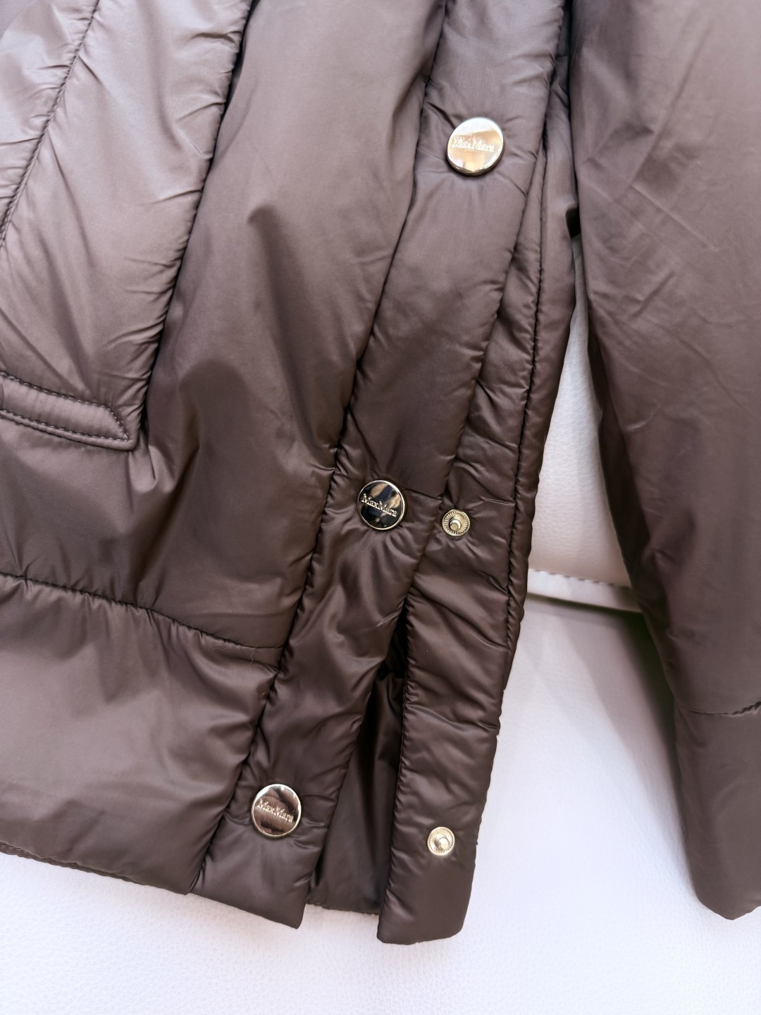 M680#新款驼绒服⚠️2025。
Max拉链款 48% 骆驼绒 4%桑蚕丝 进口面料 骆驼绒棉服 香槟