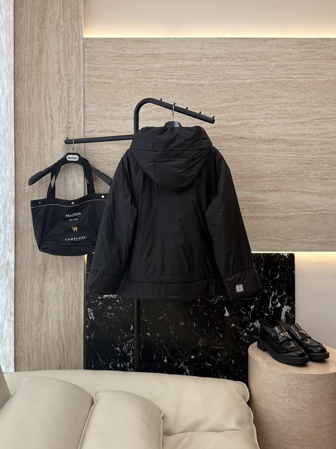 M680#新款驼绒服⚠️2025。
Max拉链款 48% 骆驼绒 4%桑蚕丝 进口面料 骆驼绒棉服 香槟