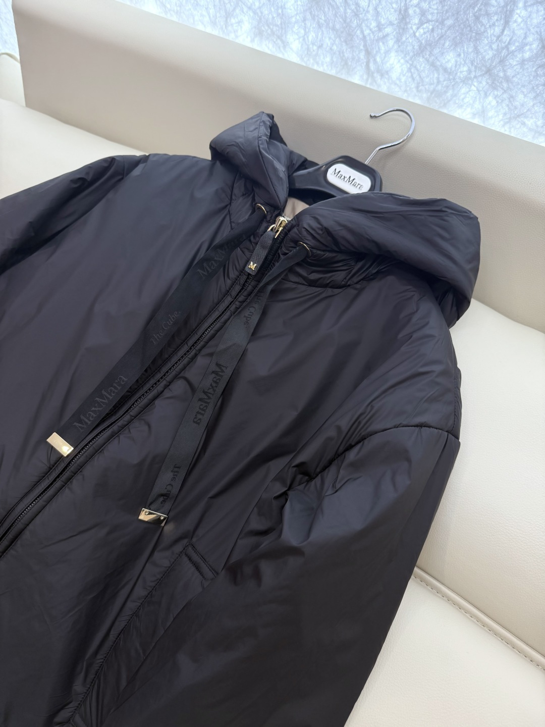 M680#新款驼绒服⚠️2025。
Max拉链款 48% 骆驼绒 4%桑蚕丝 进口面料 骆驼绒棉服 香槟