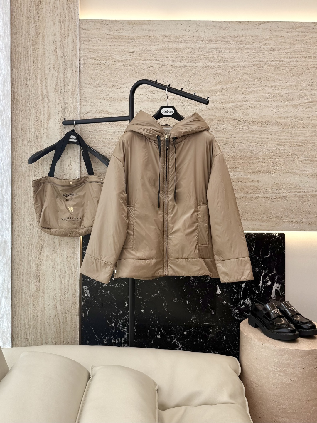 NO:477029,With dust bag M680# new camel velvet jacket Max zipper style 48 camel velvet 4 mulberry silk Imported fabric camel velvet cotton jacket Champagne red-brown black Navy blue 38/40/42 size PS This price includes primary color high-quality cloth bag storage bag, alexander wang19860909配防尘袋M680#新款驼绒服 Max拉链款 48 骆驼绒 4桑蚕丝 进口面料 骆驼绒棉服 香槟色 红棕色 黑色 藏青色 38/40/42 码 PS此价格含原色高品质布包收纳袋,,alexander wang,Women's clothing