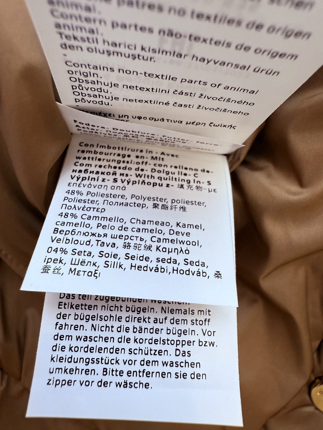 M680#新款驼绒服⚠️2025。
Max拉链款 48% 骆驼绒 4%桑蚕丝 进口面料 骆驼绒棉服 香槟