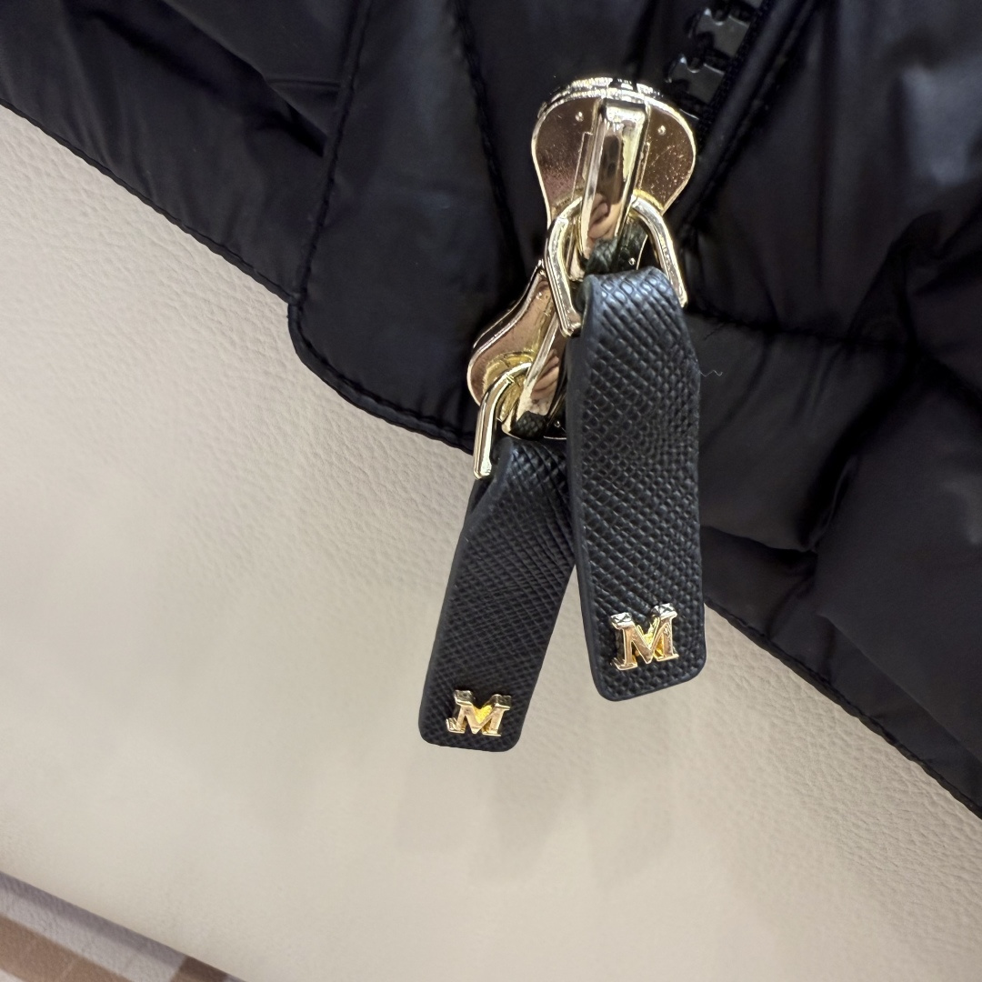 M685#新款驼绒服⚠️2025。
Max 48% 骆驼绒 4%桑蚕丝 进口面料 骆驼绒长袖外套 咖色 