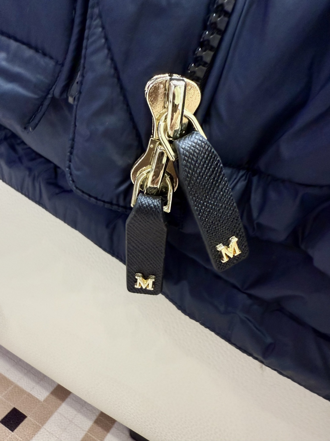 M685#新款驼绒服⚠️2025。
Max 48% 骆驼绒 4%桑蚕丝 进口面料 骆驼绒长袖外套 咖色 