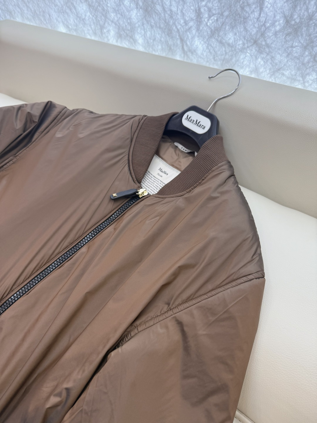 M685#新款驼绒服⚠️2025。
Max 48% 骆驼绒 4%桑蚕丝 进口面料 骆驼绒长袖外套 咖色 