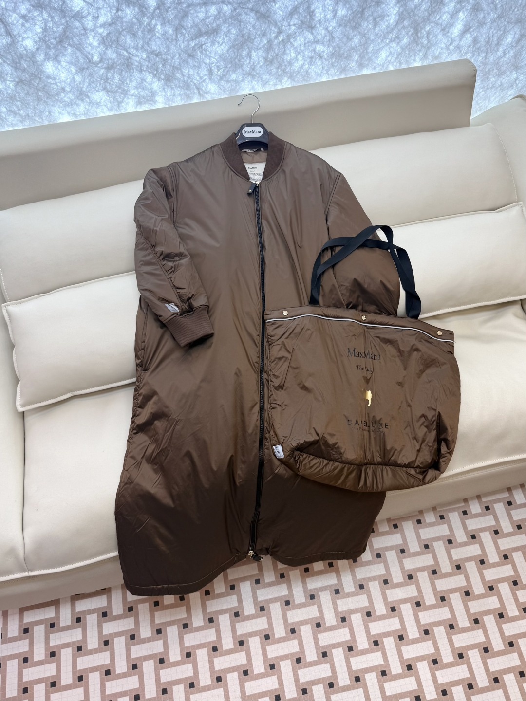 M685#新款驼绒服⚠️2025。
Max 48% 骆驼绒 4%桑蚕丝 进口面料 骆驼绒长袖外套 咖色 