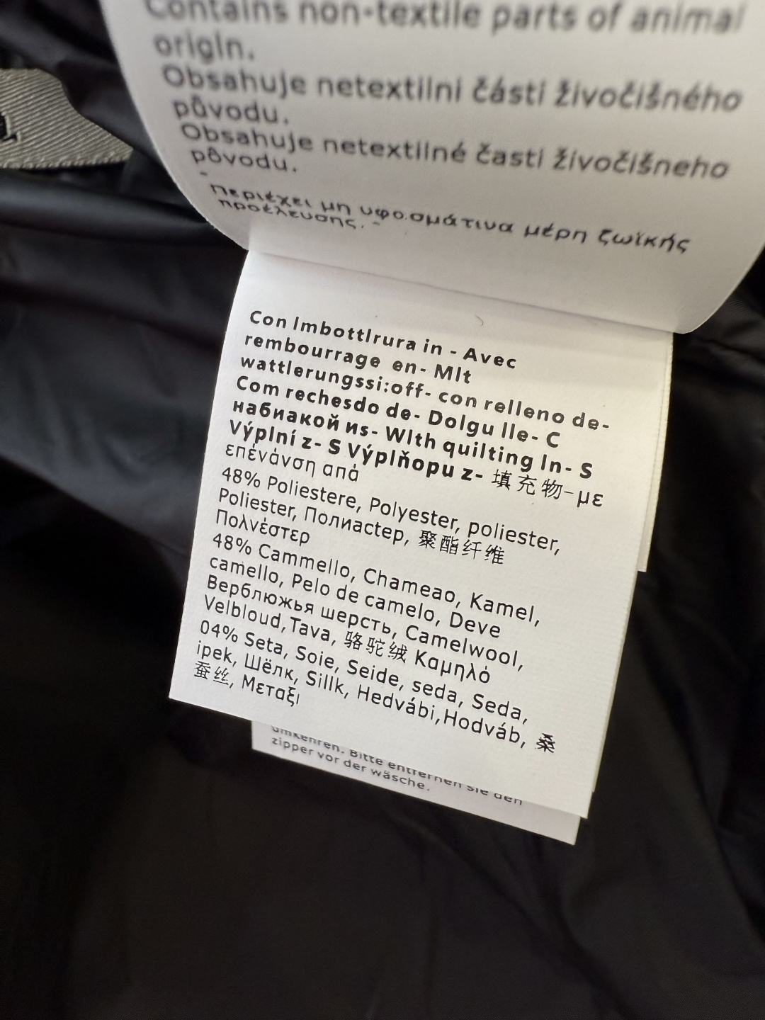 M674#新款驼绒服⚠️2025。
Max拉链款 48% 骆驼绒 4%桑蚕丝 进口面料 骆驼绒长袖驼绒服