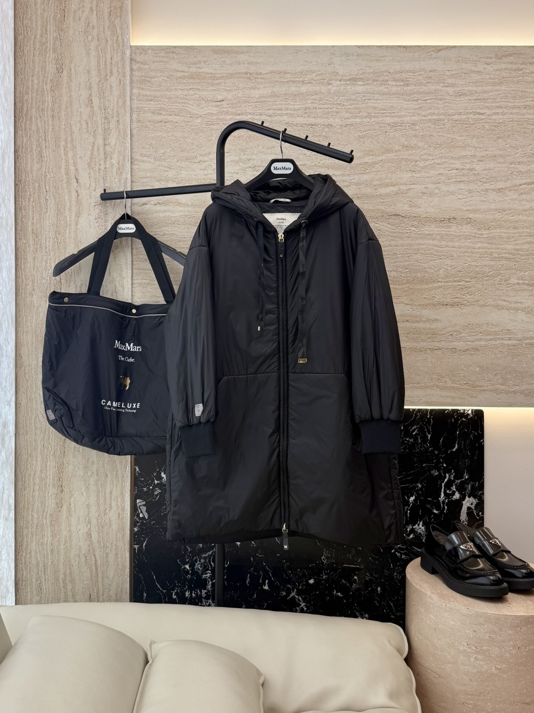 NO:477019,With dust bag M674# new camel fur jacket Max zipper style 48 camel fur 4 mulberry silk Imported fabric camel fur long-sleeved camel fur jacket Clay black Navy 36/38/40 size PS This price includes primary color high-quality cloth bag storage bag, alexander wang19860909配防尘袋M674#新款驼绒服 Max拉链款 48 骆驼绒 4桑蚕丝 进口面料 骆驼绒长袖驼绒服 咖色 黑色 藏青色 36/38/40码 PS此价格含原色高品质布包收纳袋,,alexander wang,Women's clothing