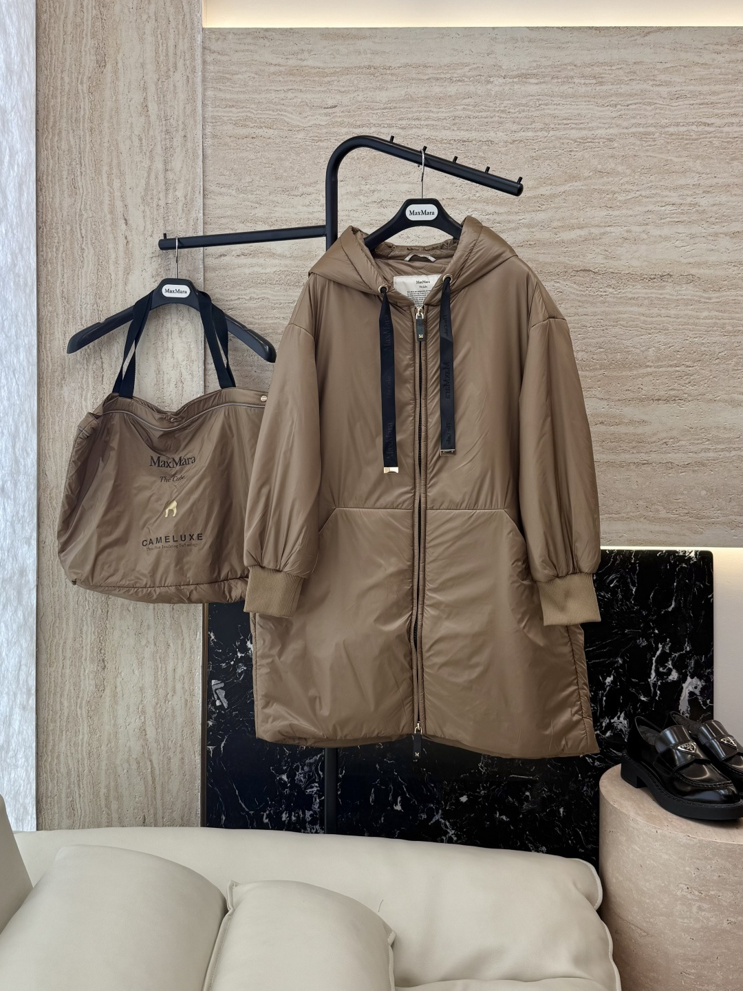 NO:477025,a with dust bag M674# new camel fur jacket Max zipper style 48 camel fur 4 mulberry silk imported fabric camel fur long-sleeved camel fur jacket Clay black Navy 36/38/40 size PS This price includes primary color high-quality cloth bag storage bag, alexander wang19860909a配防尘袋M674#新款驼绒服 Max拉链款 48 骆驼绒 4桑蚕丝 进口面料 骆驼绒长袖驼绒服 咖色 黑色 藏青色 36/38/40码 PS此价格含原色高品质布包收纳袋,,alexander wang,Women's clothing