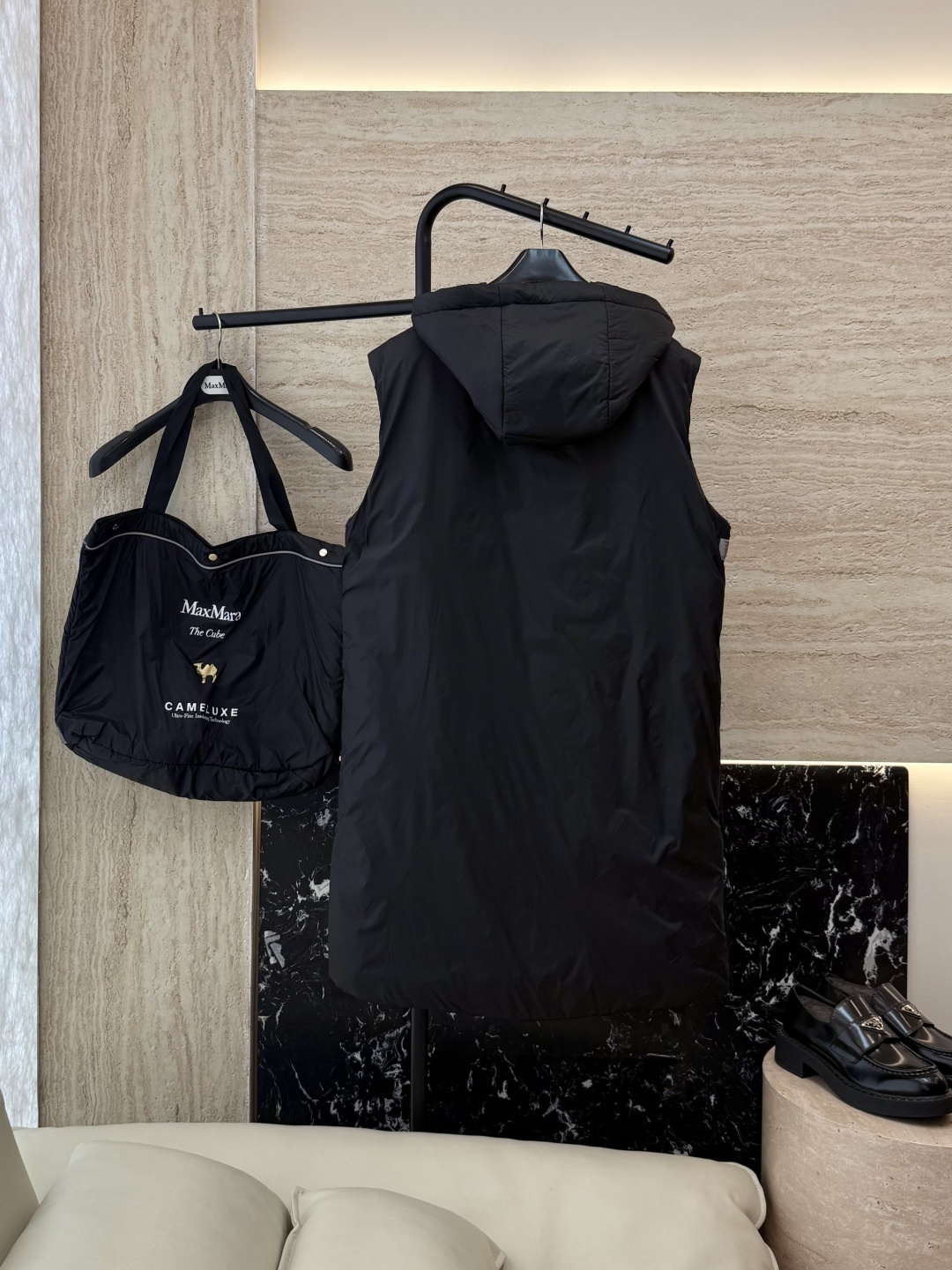 M691#新款驼绒服⚠️2025。
Max 48% 骆驼绒 4%桑蚕丝 进口面料 骆驼绒长马甲 黑色 咖