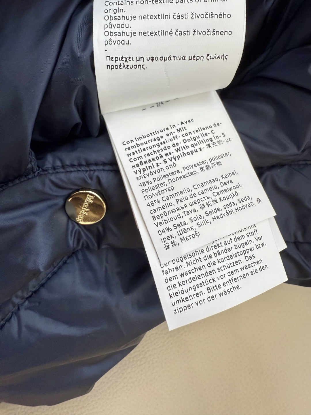 M691#新款驼绒服⚠️2025。
Max 48% 骆驼绒 4%桑蚕丝 进口面料 骆驼绒长马甲 黑色 咖