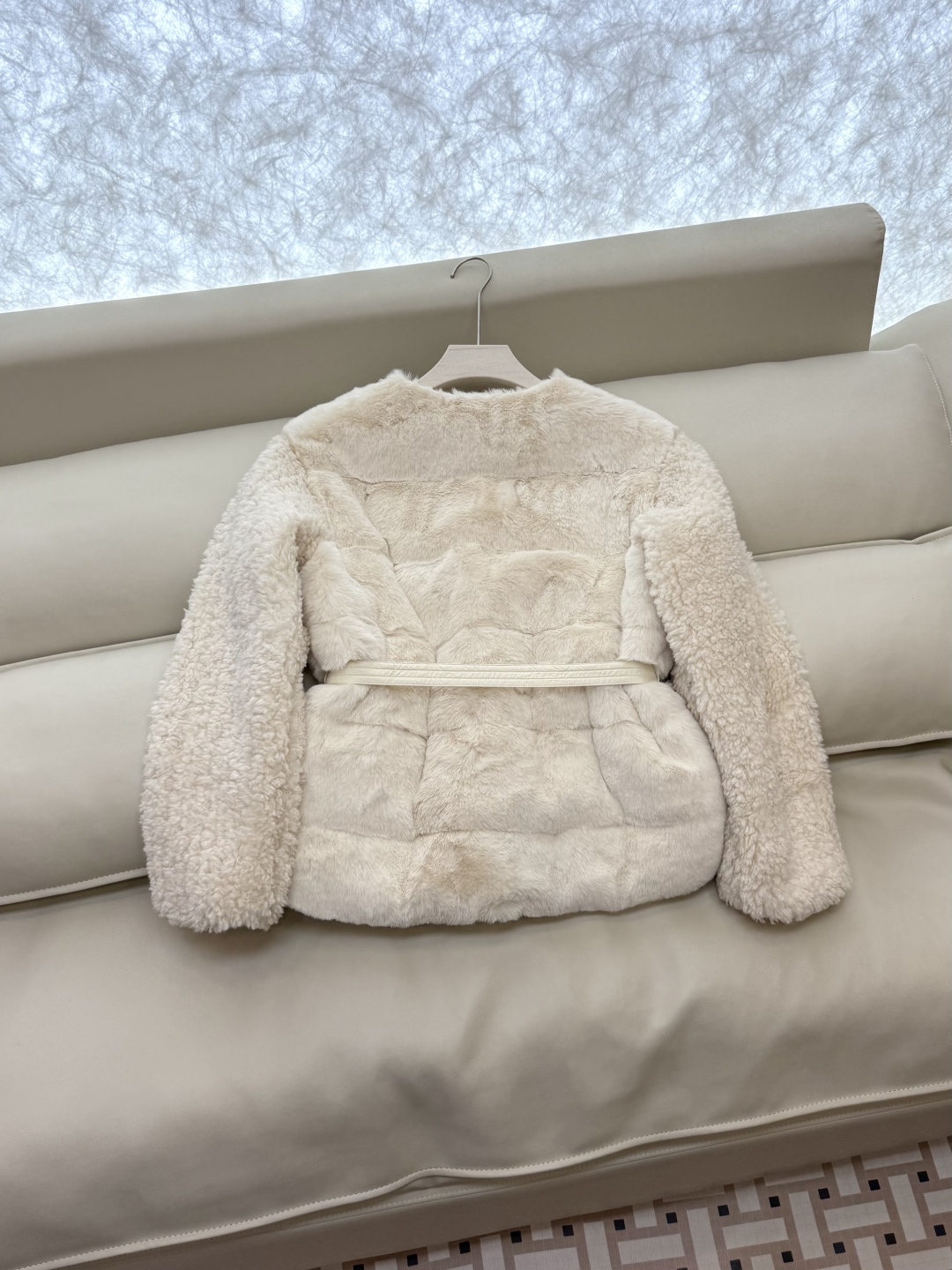 WHL018#新款羽绒服⚠️。
Moncler 科技毛（非真毛 对标专柜）仿皮草 90%白鹅绒长袖 羽绒