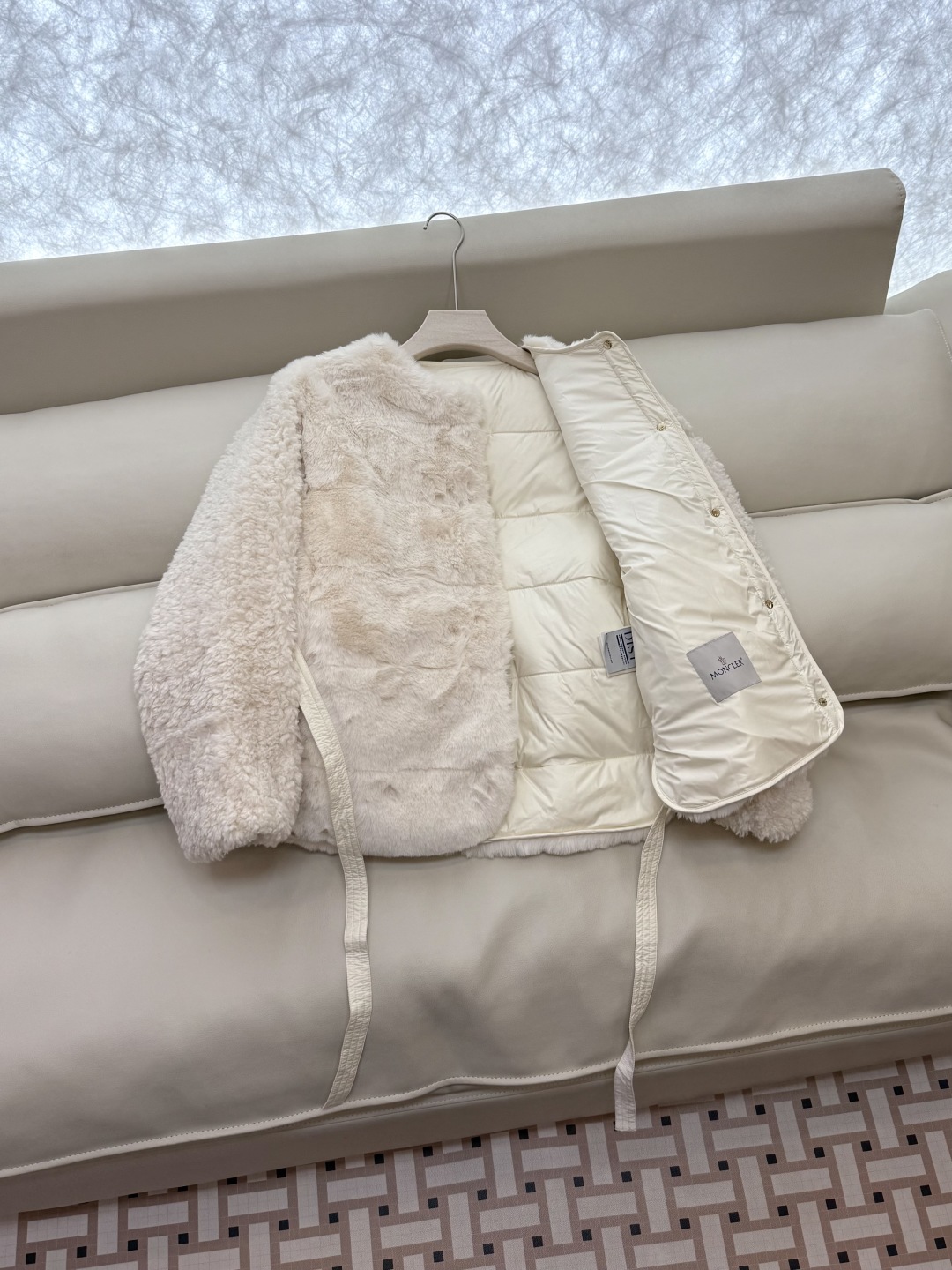 WHL018#新款羽绒服⚠️。
Moncler 科技毛（非真毛 对标专柜）仿皮草 90%白鹅绒长袖 羽绒