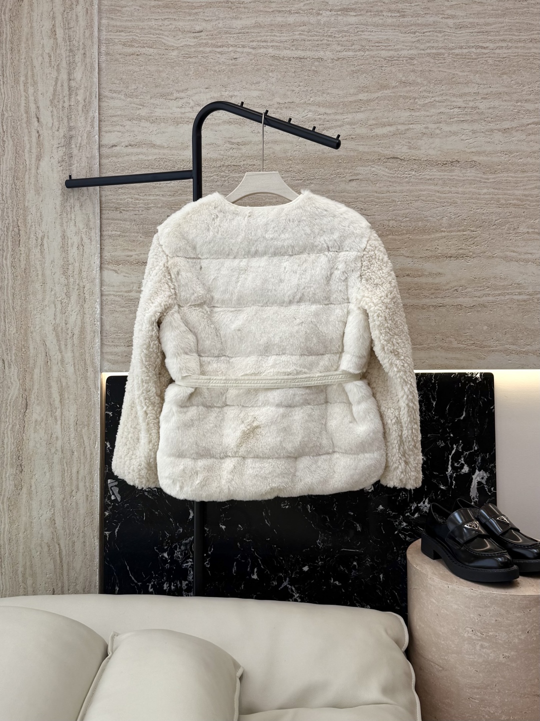 WHL018#新款羽绒服⚠️。
Moncler 科技毛（非真毛 对标专柜）仿皮草 90%白鹅绒长袖 羽绒