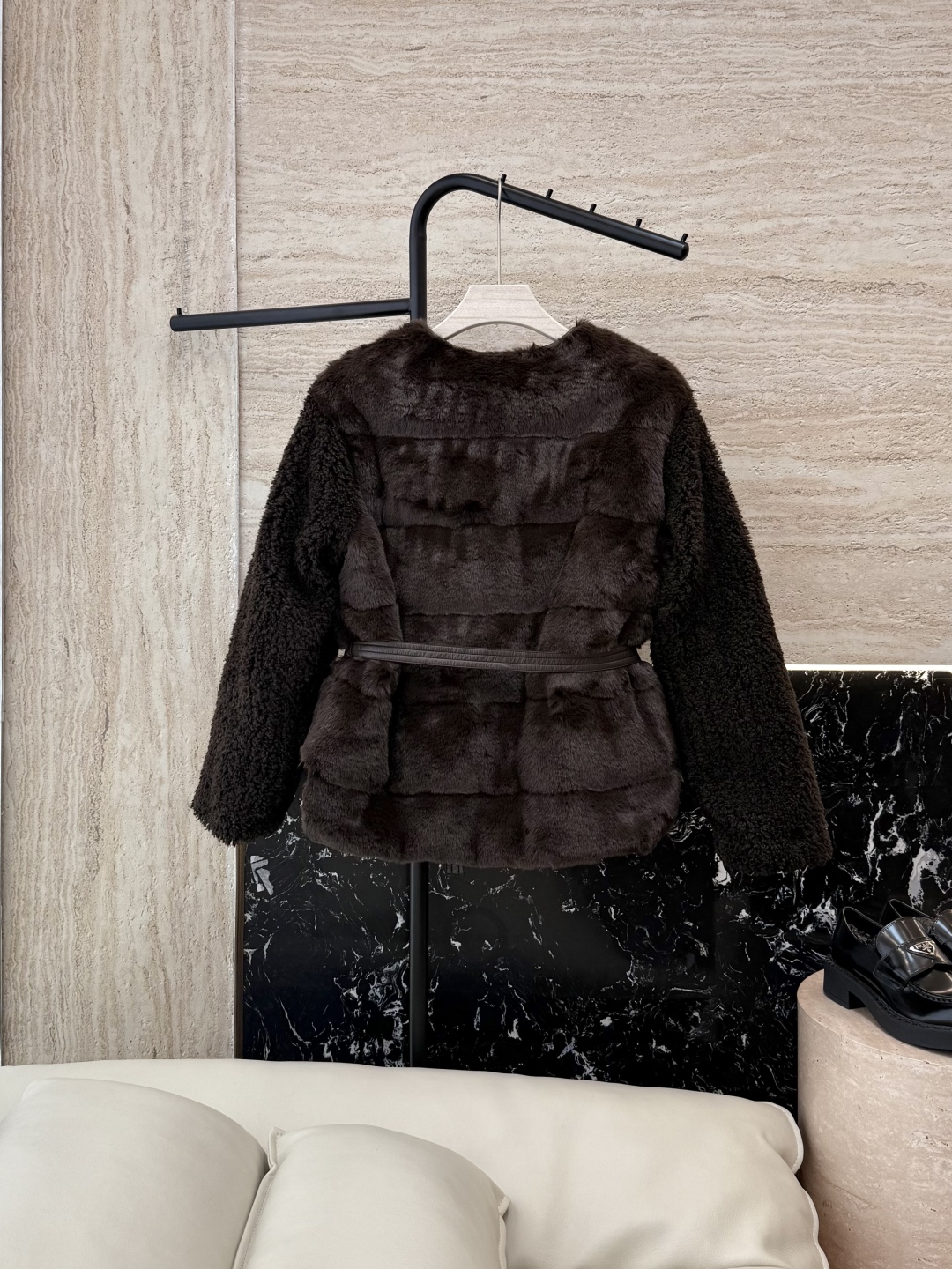 WHL018#新款羽绒服⚠️。
Moncler 科技毛（非真毛 对标专柜）仿皮草 90%白鹅绒长袖 羽绒