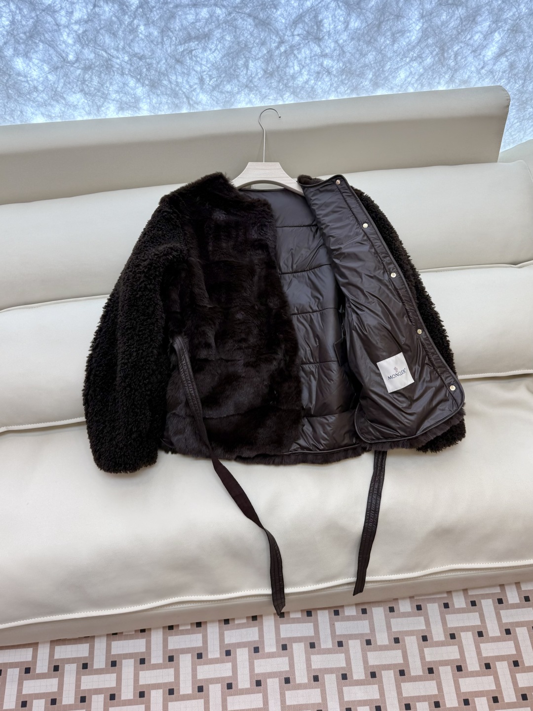 WHL018#新款羽绒服⚠️。
Moncler 科技毛（非真毛 对标专柜）仿皮草 90%白鹅绒长袖 羽绒