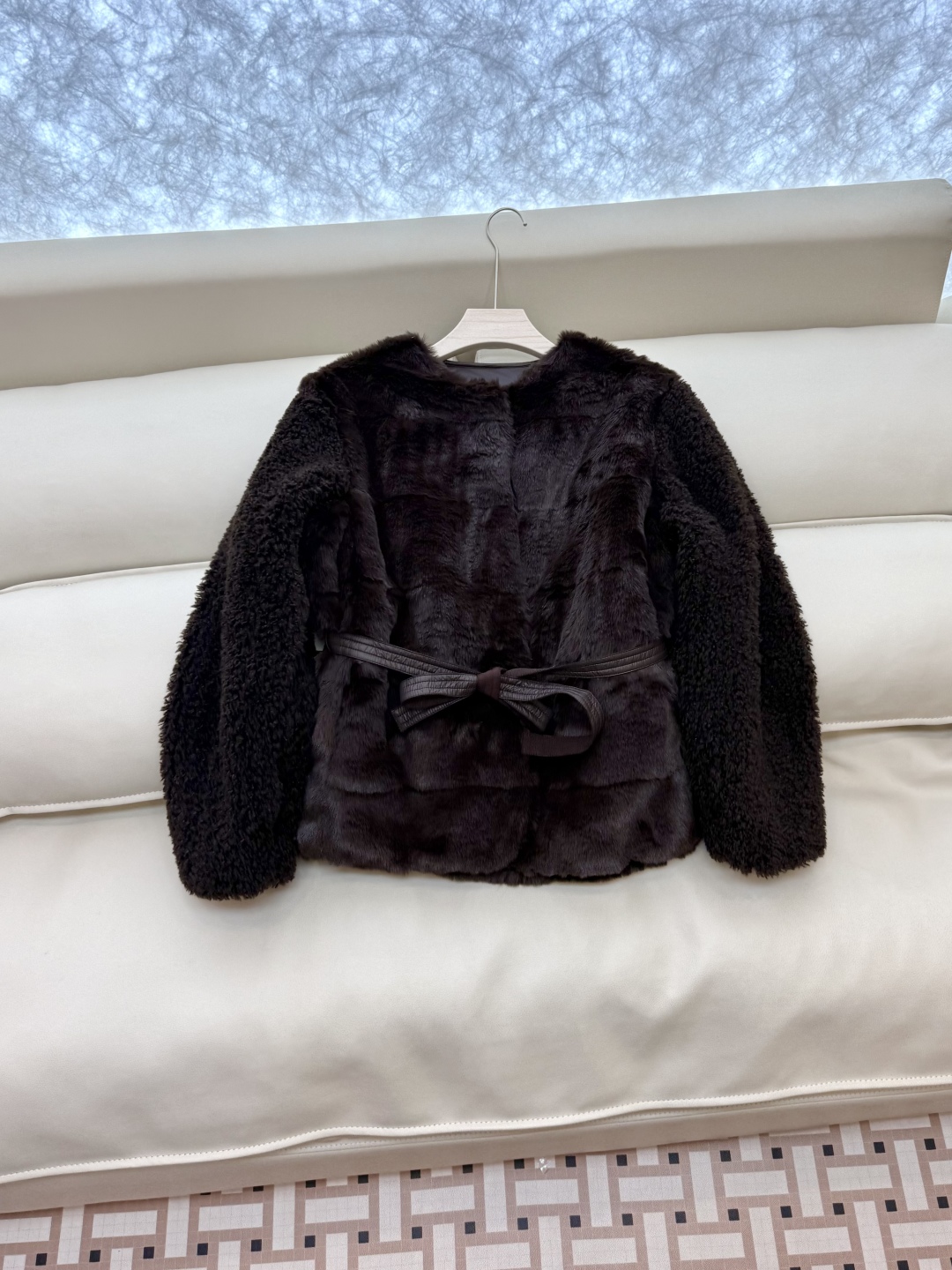 WHL018#新款羽绒服⚠️。
Moncler 科技毛（非真毛 对标专柜）仿皮草 90%白鹅绒长袖 羽绒