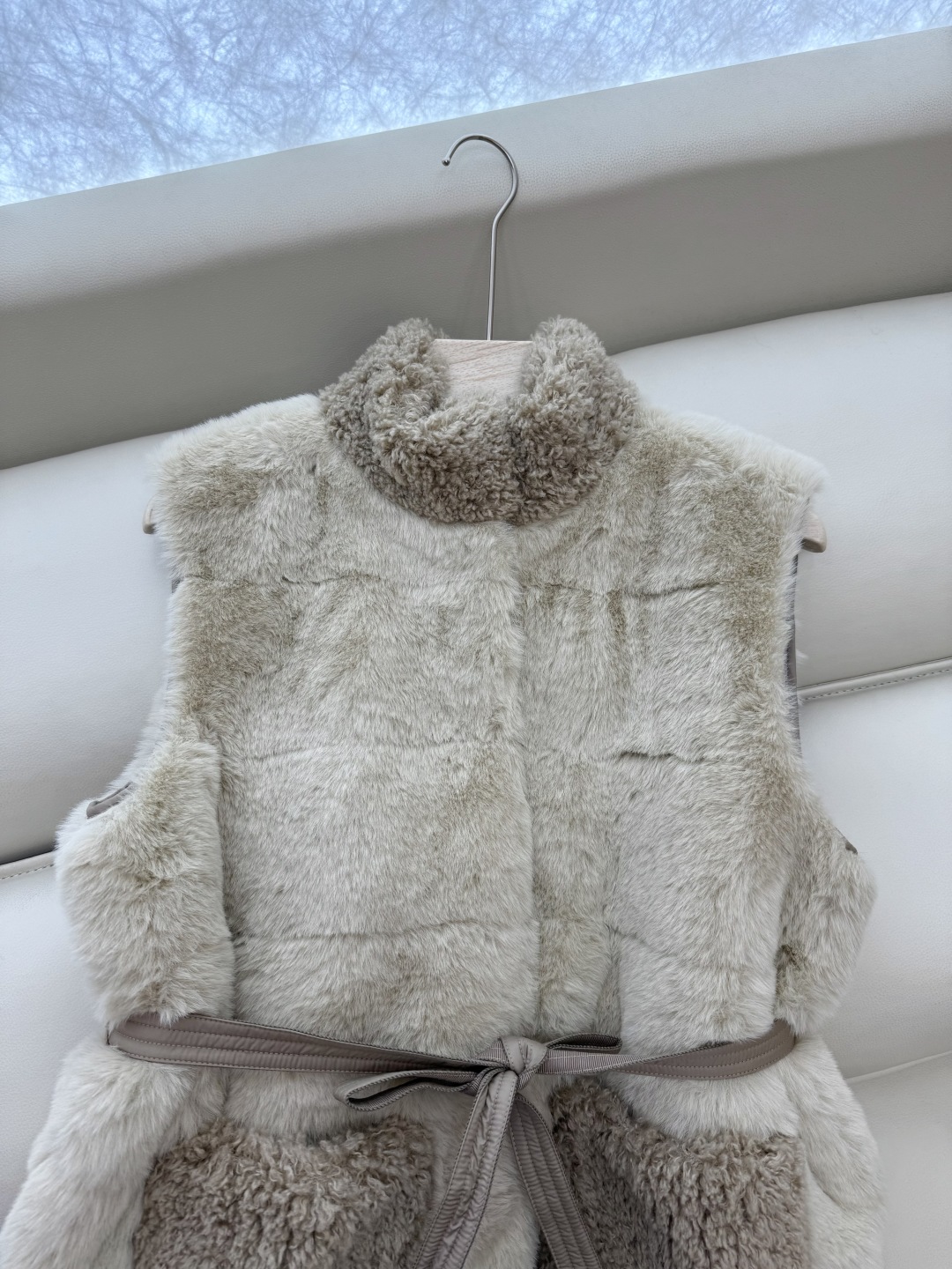 WHL017#新款羽绒服⚠️。
Moncler 科技毛（非真毛 对标专柜）仿皮草 90%白鹅绒马甲 羽绒