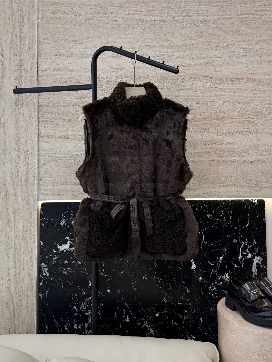 WHL017#新款羽绒服⚠️。
Moncler 科技毛（非真毛 对标专柜）仿皮草 90%白鹅绒马甲 羽绒