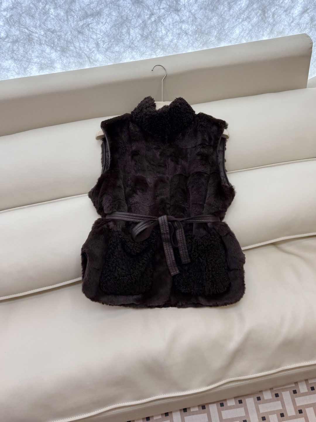 WHL017#新款羽绒服⚠️。
Moncler 科技毛（非真毛 对标专柜）仿皮草 90%白鹅绒马甲 羽绒