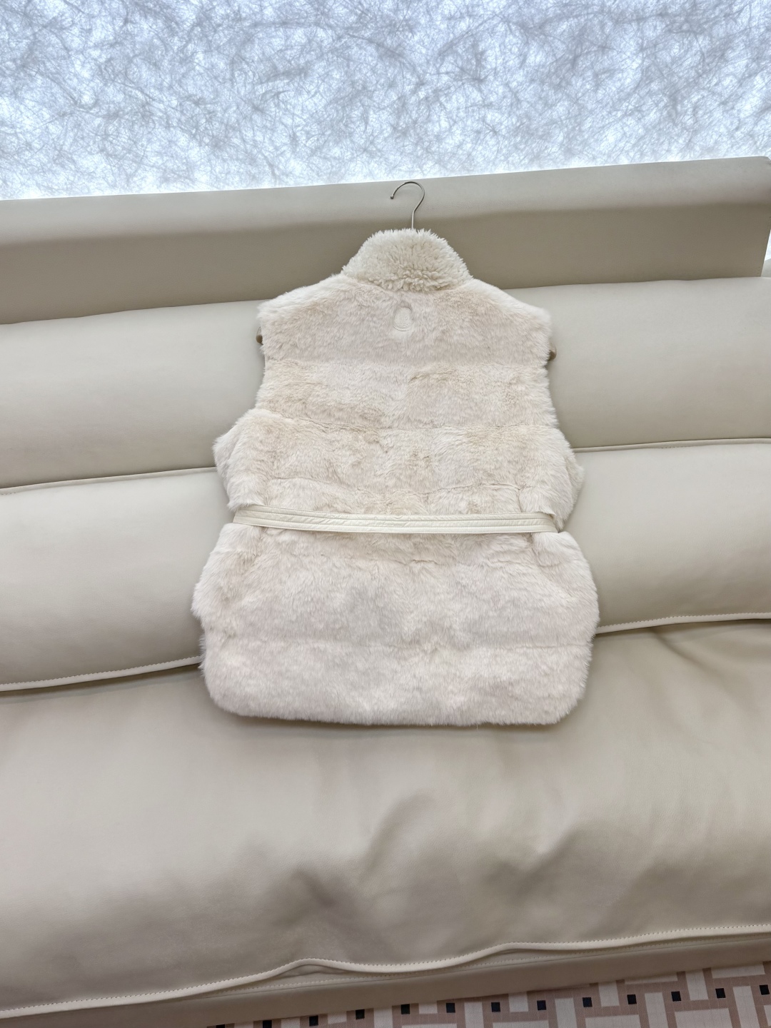 WHL017#新款羽绒服⚠️。
Moncler 科技毛（非真毛 对标专柜）仿皮草 90%白鹅绒马甲 羽绒